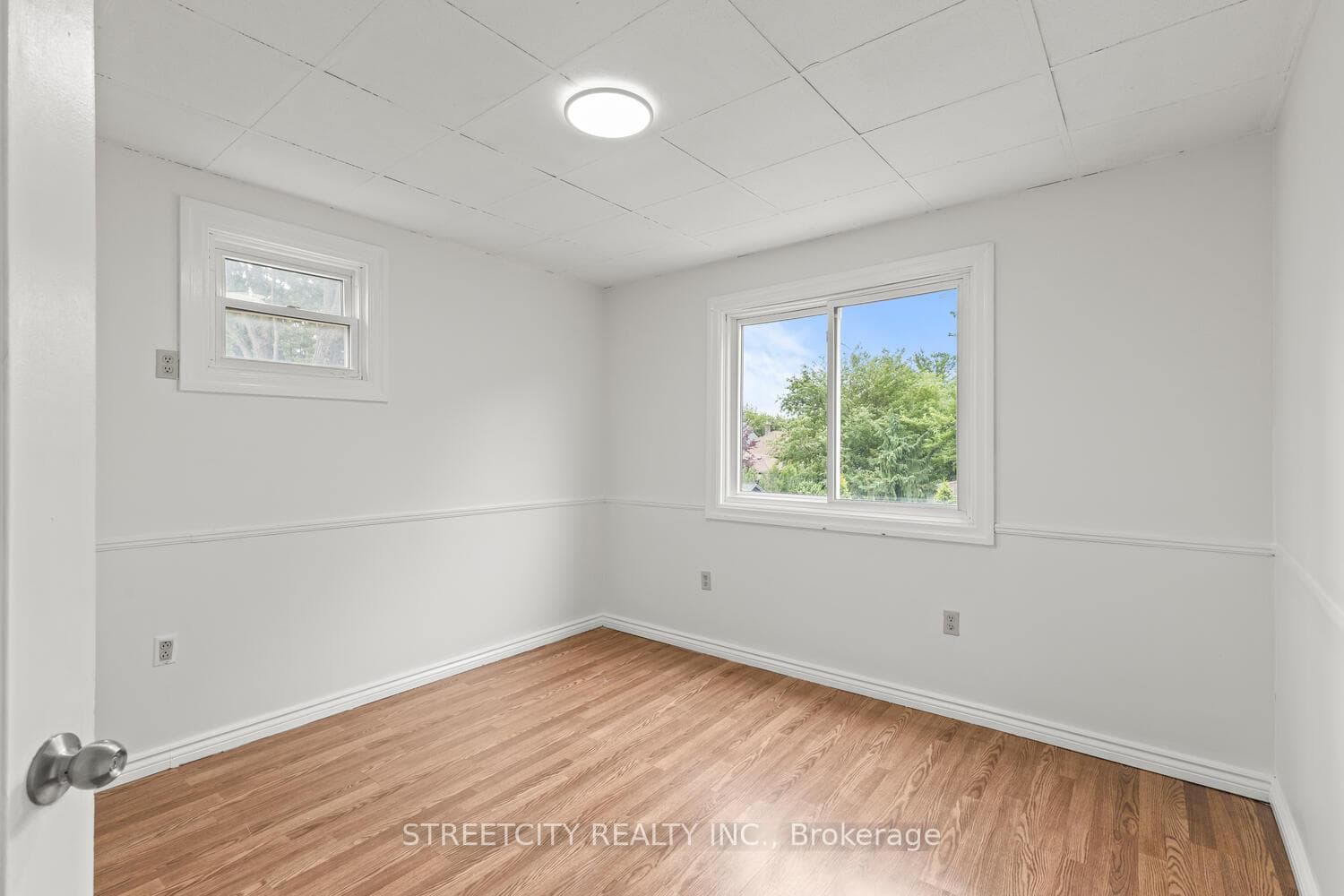 1235 King Street photo 27