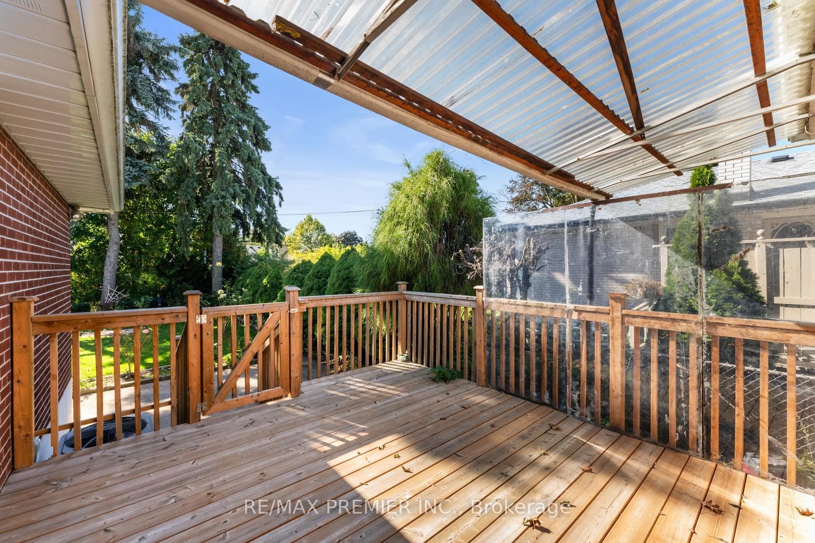 219 La Rose Avenue photo 39