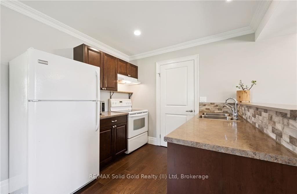 2073 Maplewood Road photo 31