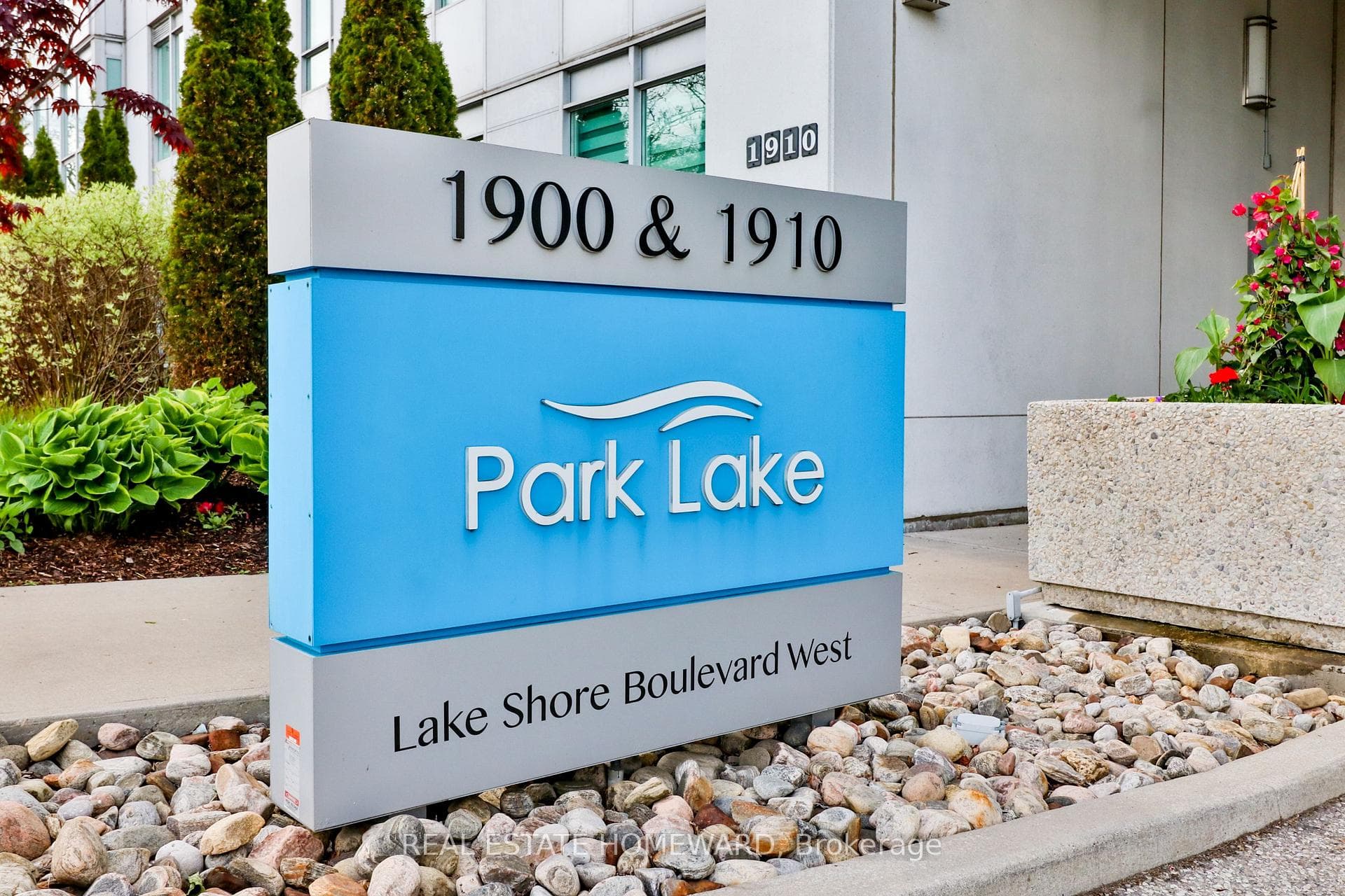 1900 Lakeshore Boulevard Unit 608 photo 1