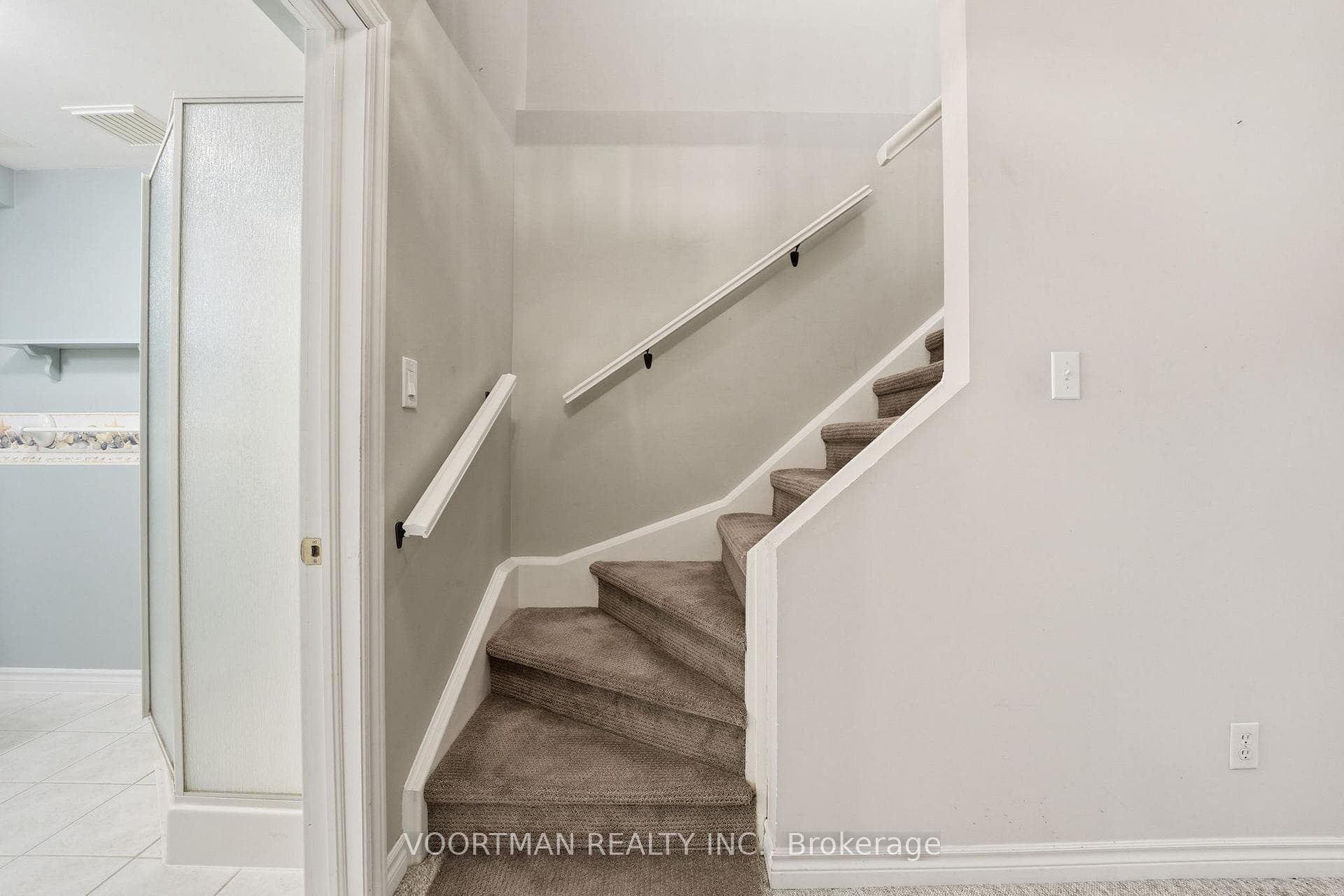 53 Greentrail Drive photo 24