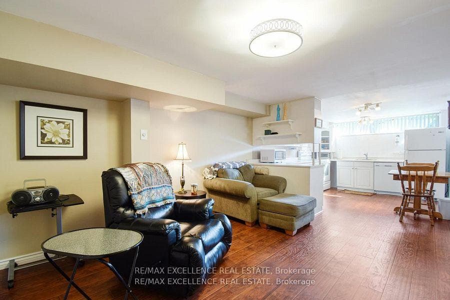 58 Fairglen Avenue photo 30
