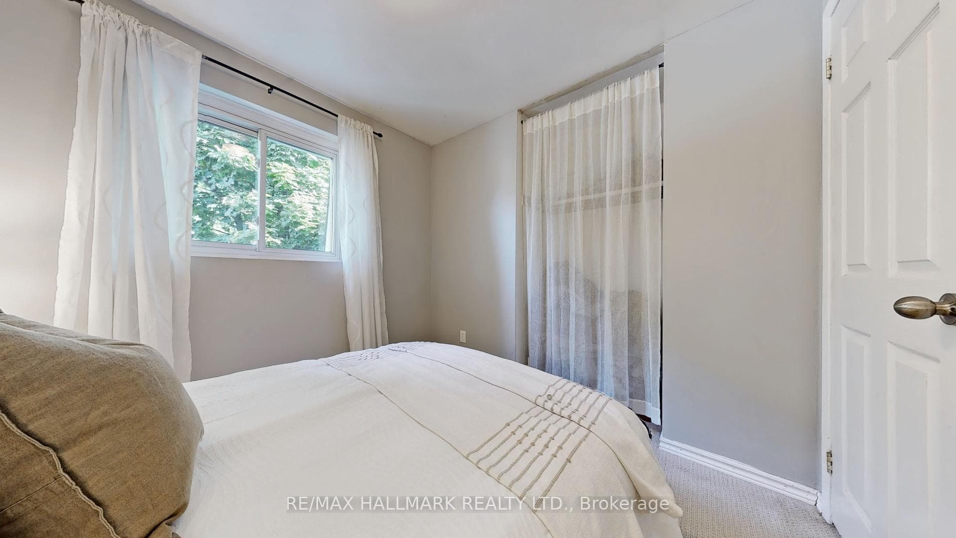 101 Dovedale Drive Unit 27 photo 30