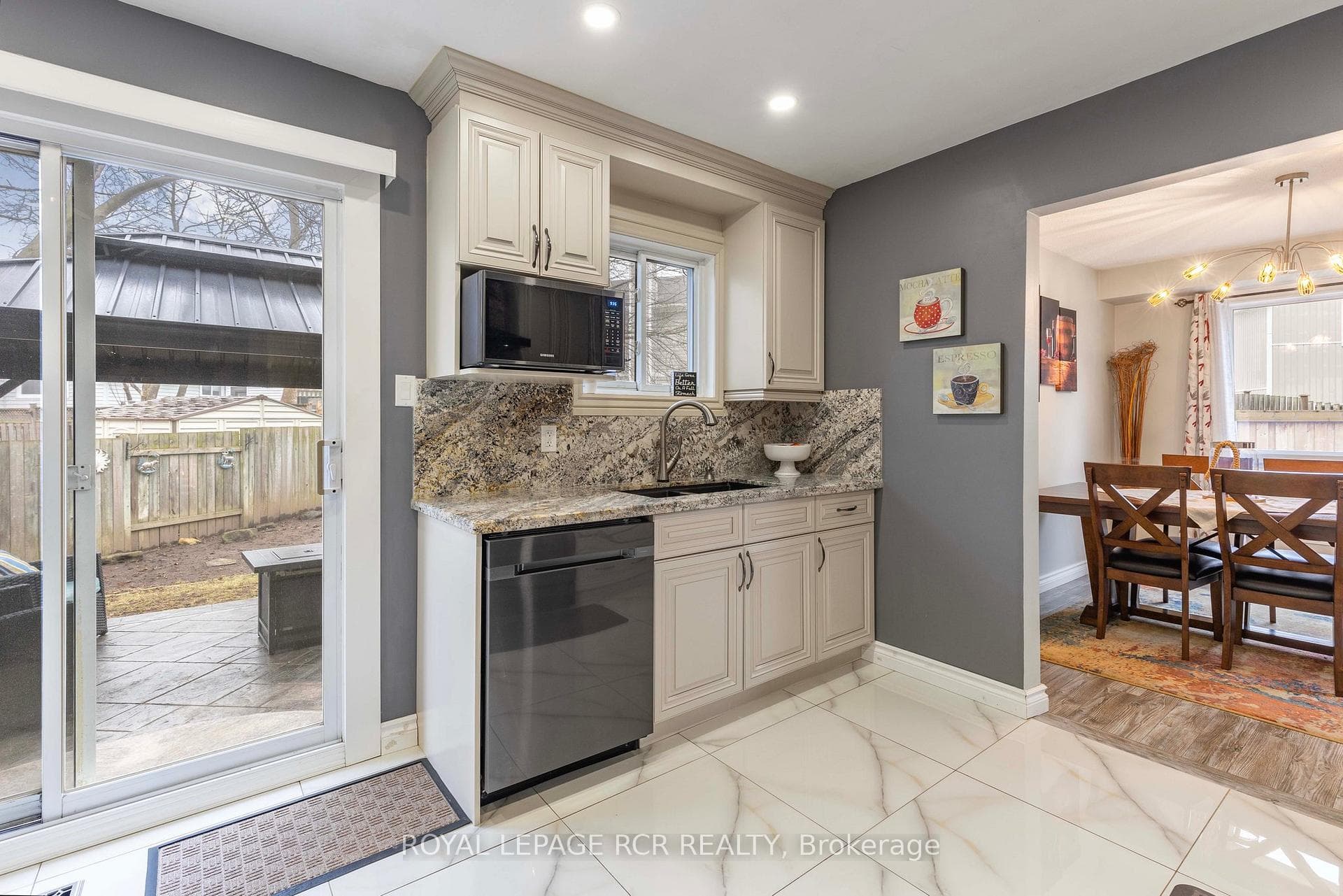 28 Laurier Court photo 12