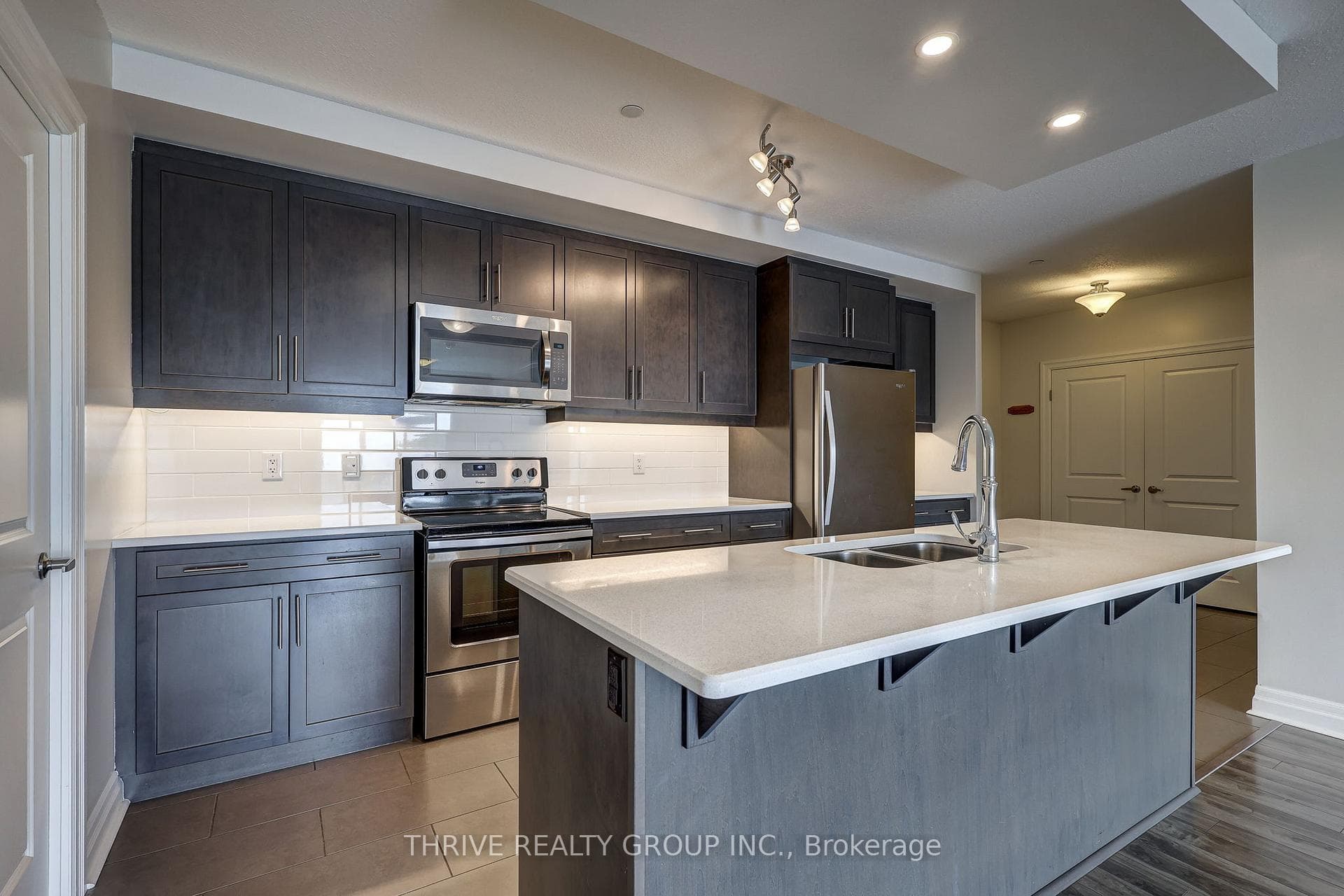 260 Villagewalk Boulevard Unit 707 photo 26