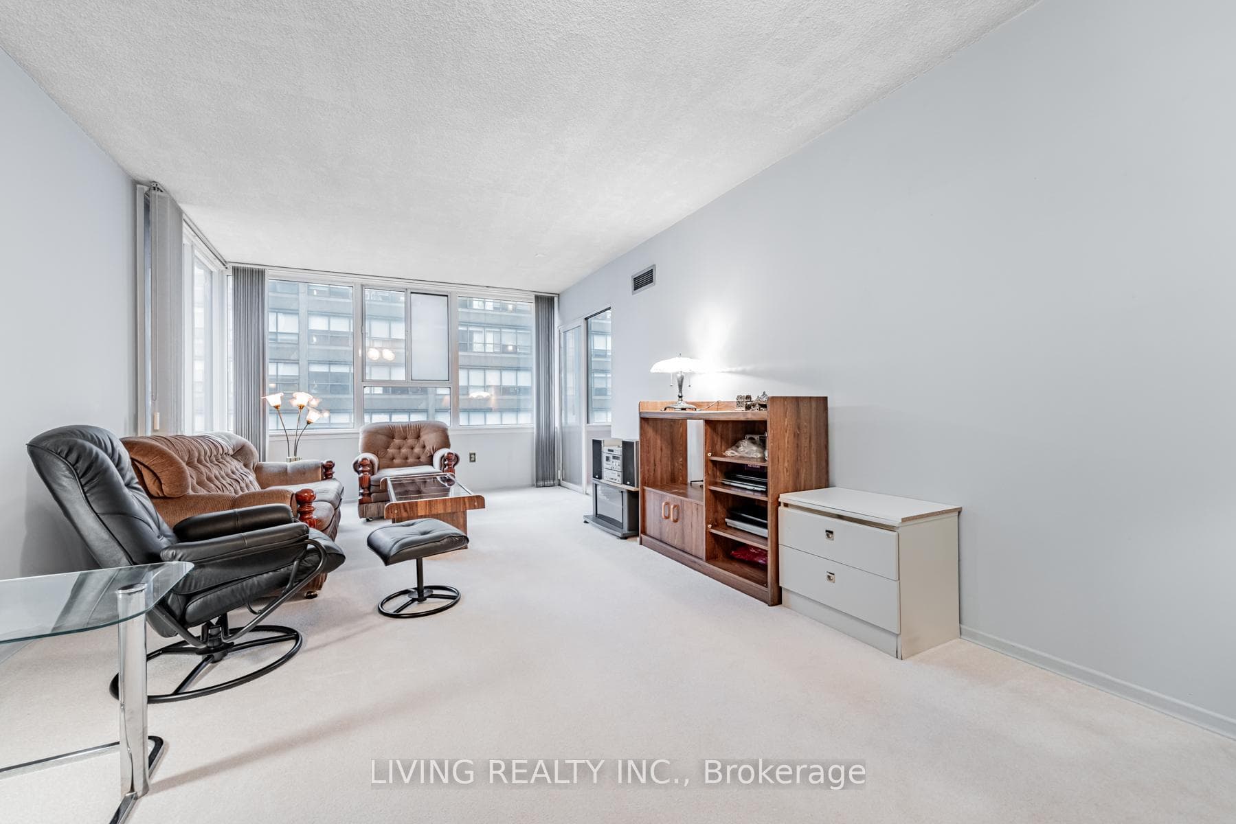 45 Carlton Street Unit 1405 photo 8