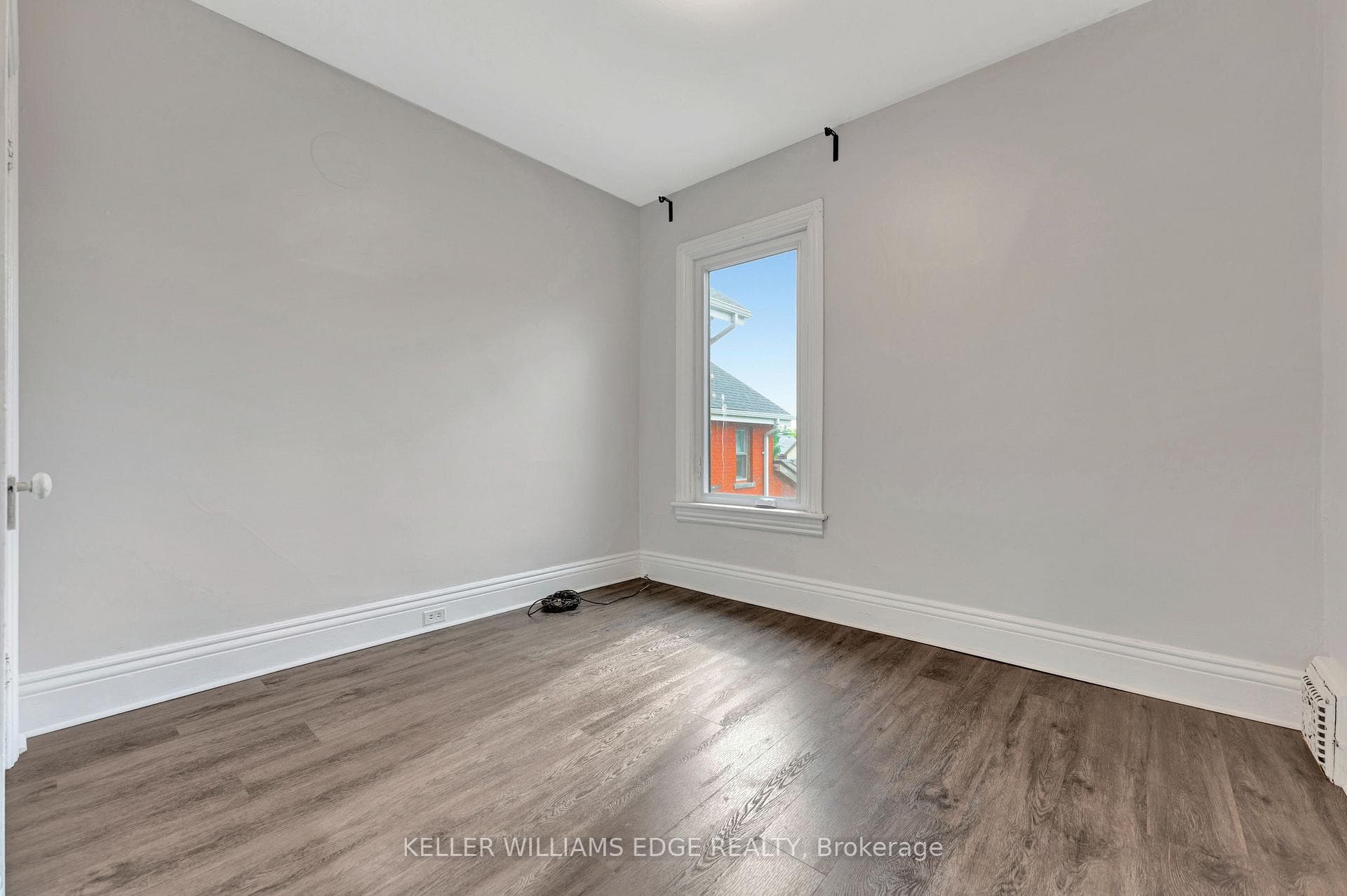 120 Emerald Street photo 19