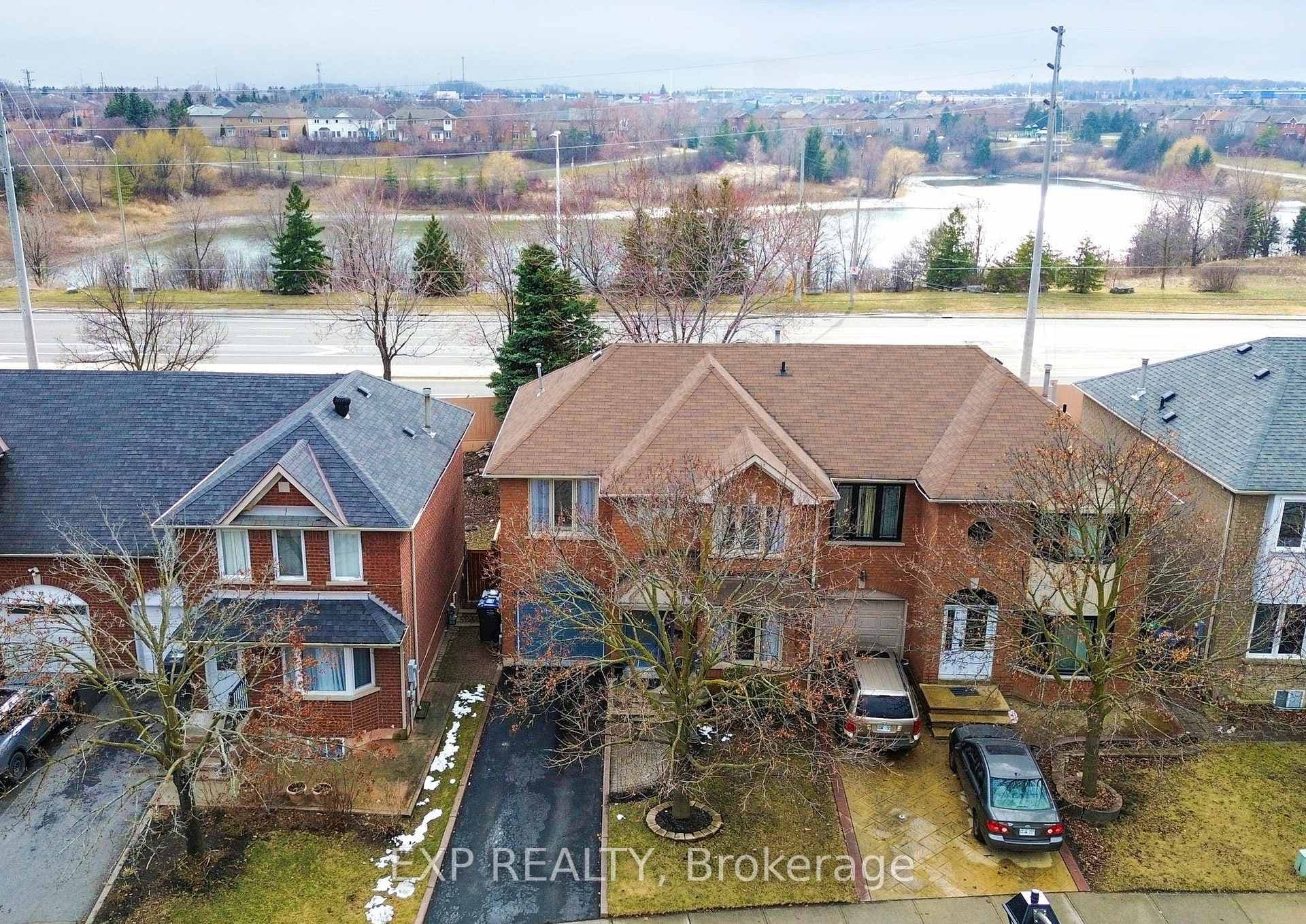 30 Fern Valley Crescent photo 1