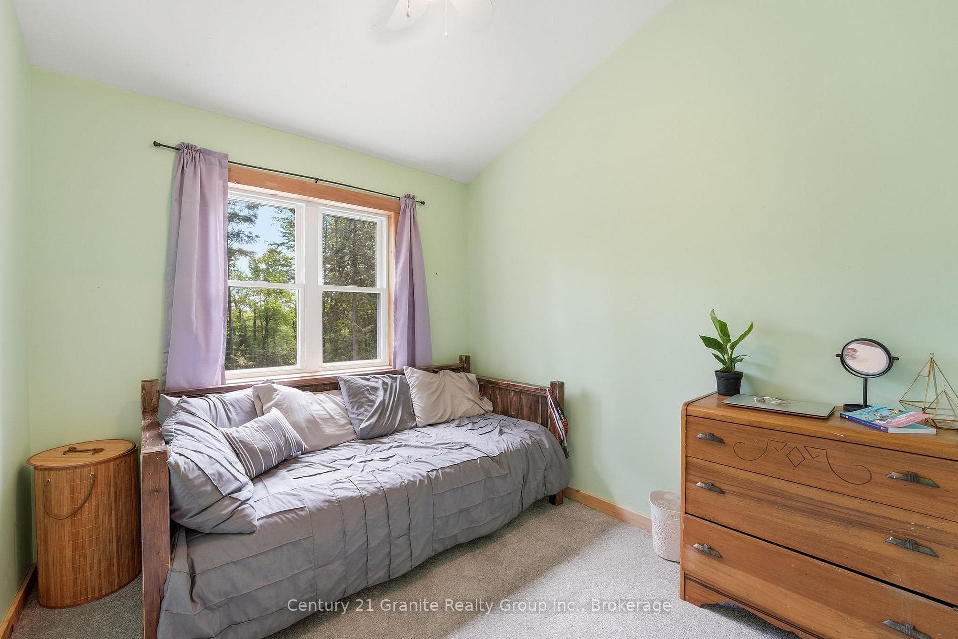 1048 Bacon Road photo 13