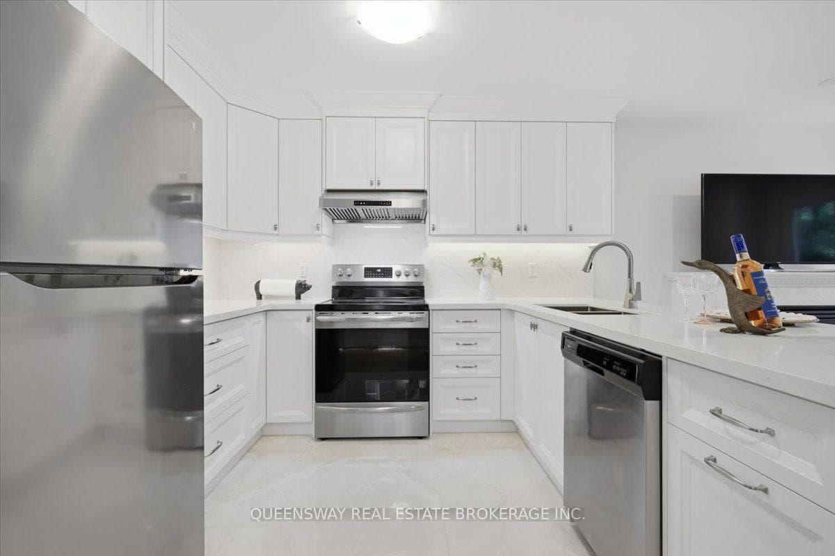 83 Floyd Avenue photo 16