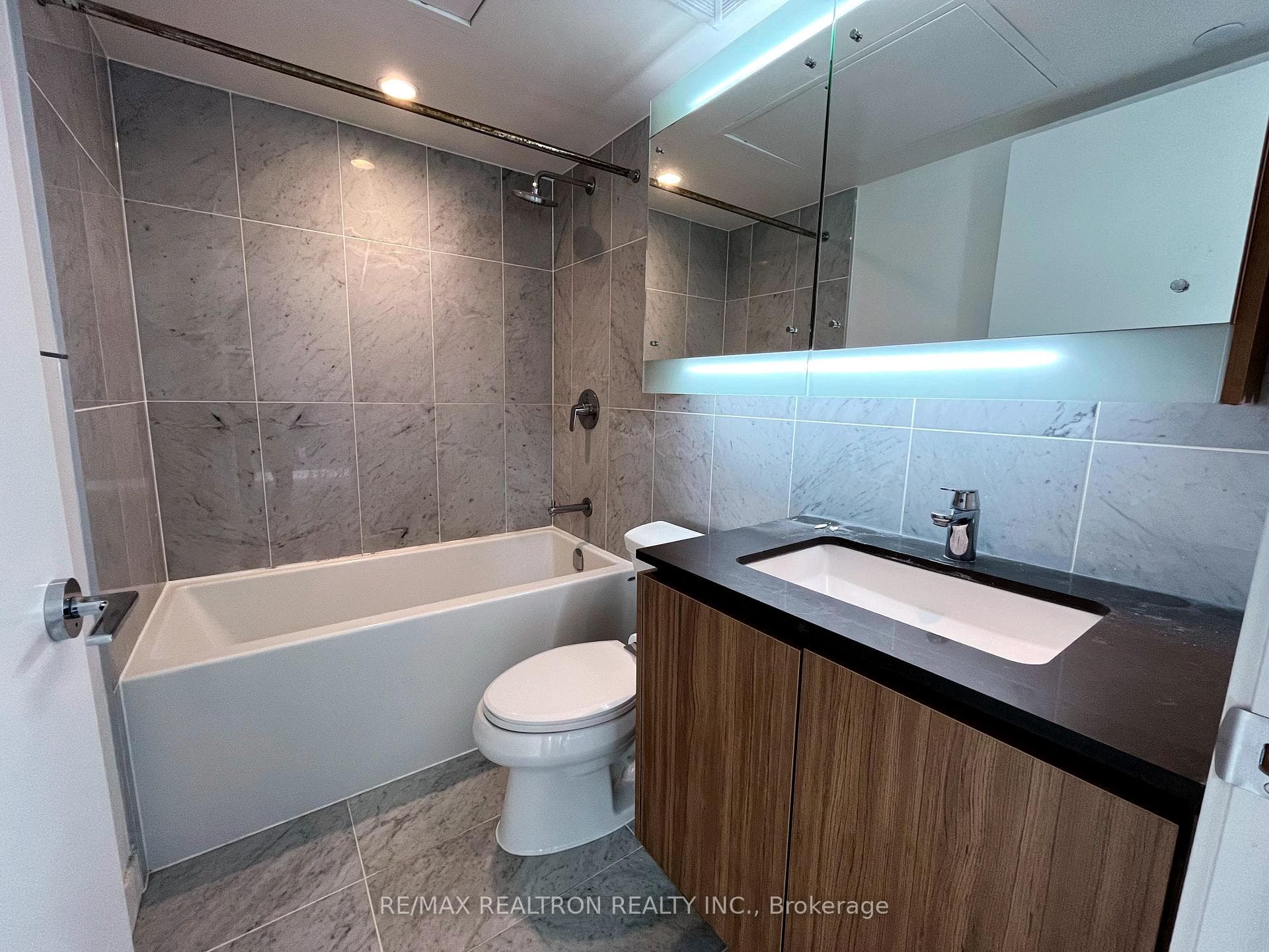 70 Queens Wharf Road Unit 2709 photo 5