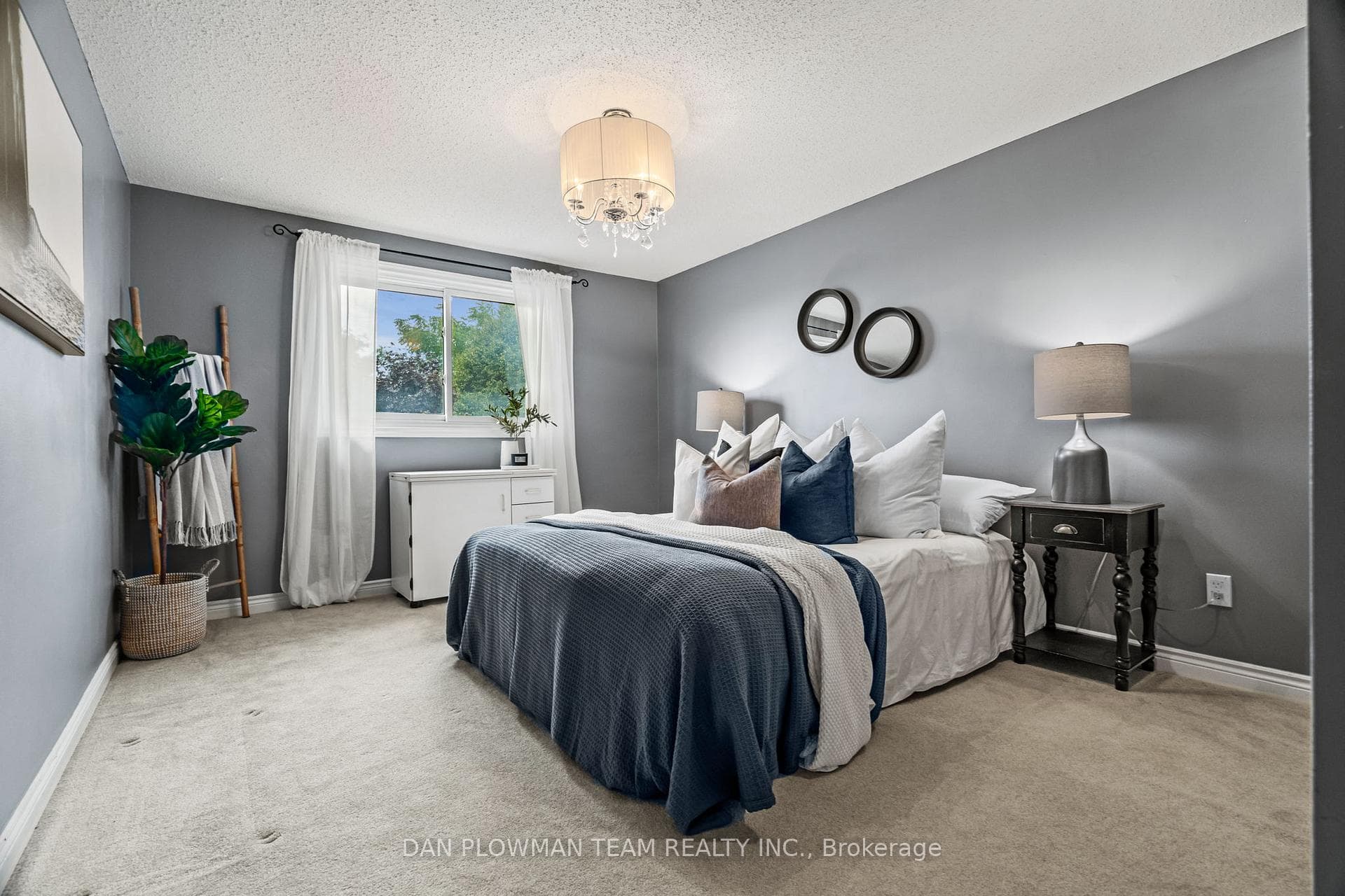 695 Crimson Crescent photo 22