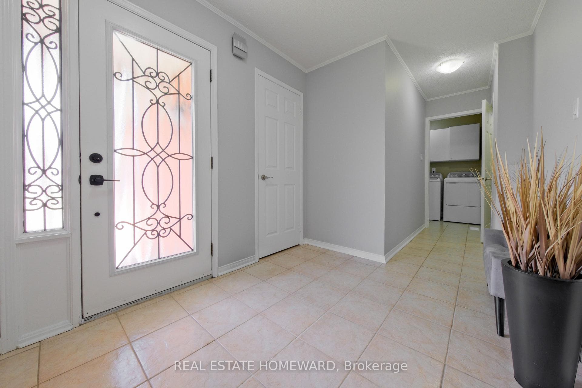 1283 Vincent Crescent photo 6