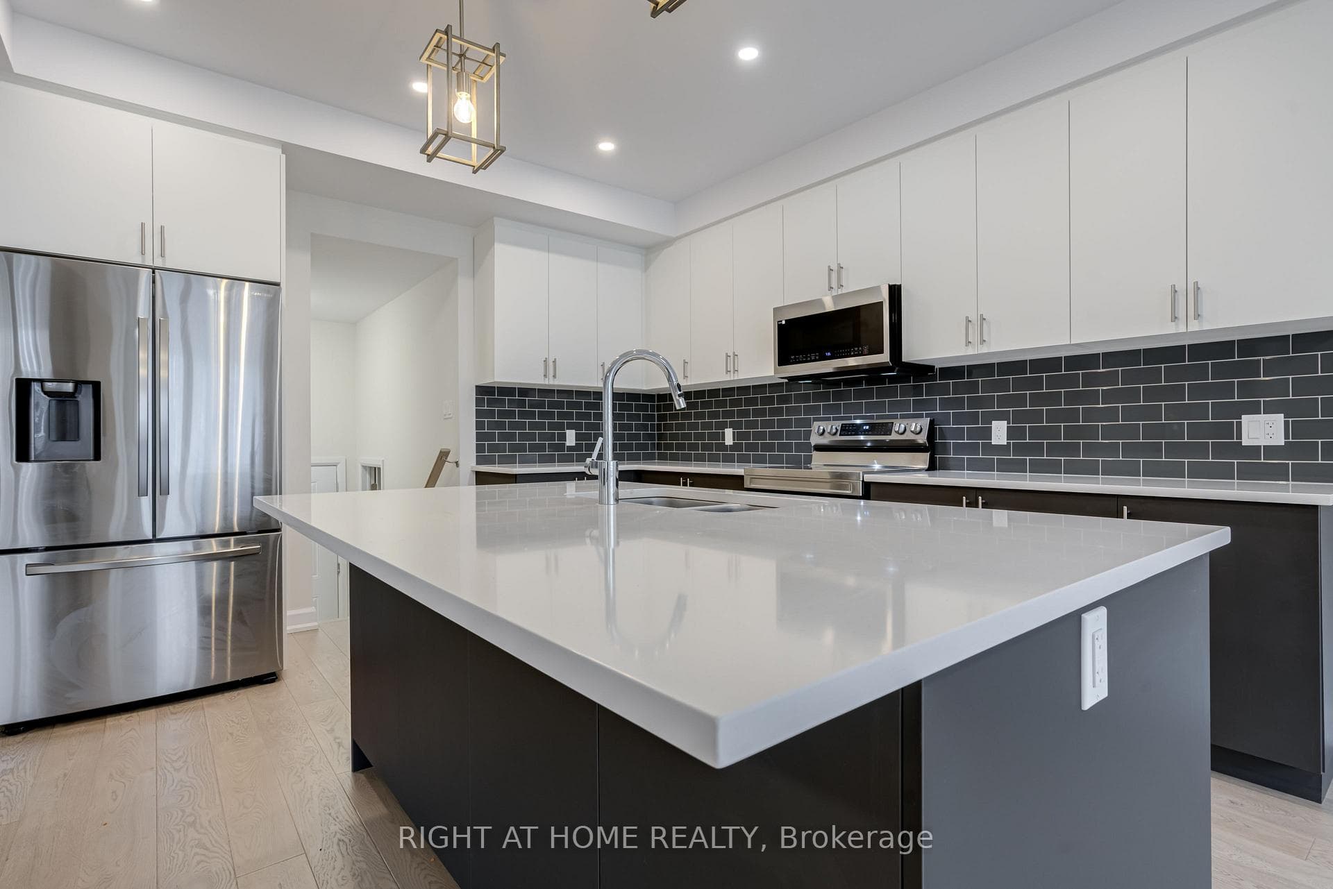 520 CLAYTON Avenue photo 8