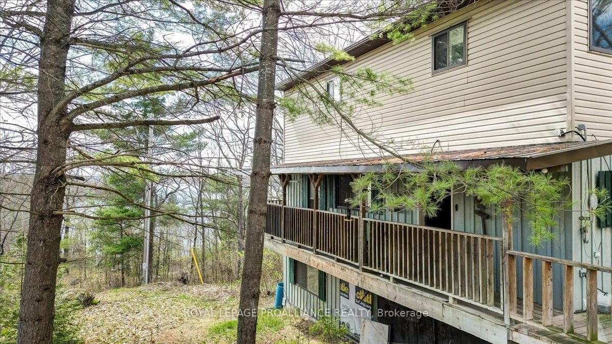 1120 Henderson Road photo 4