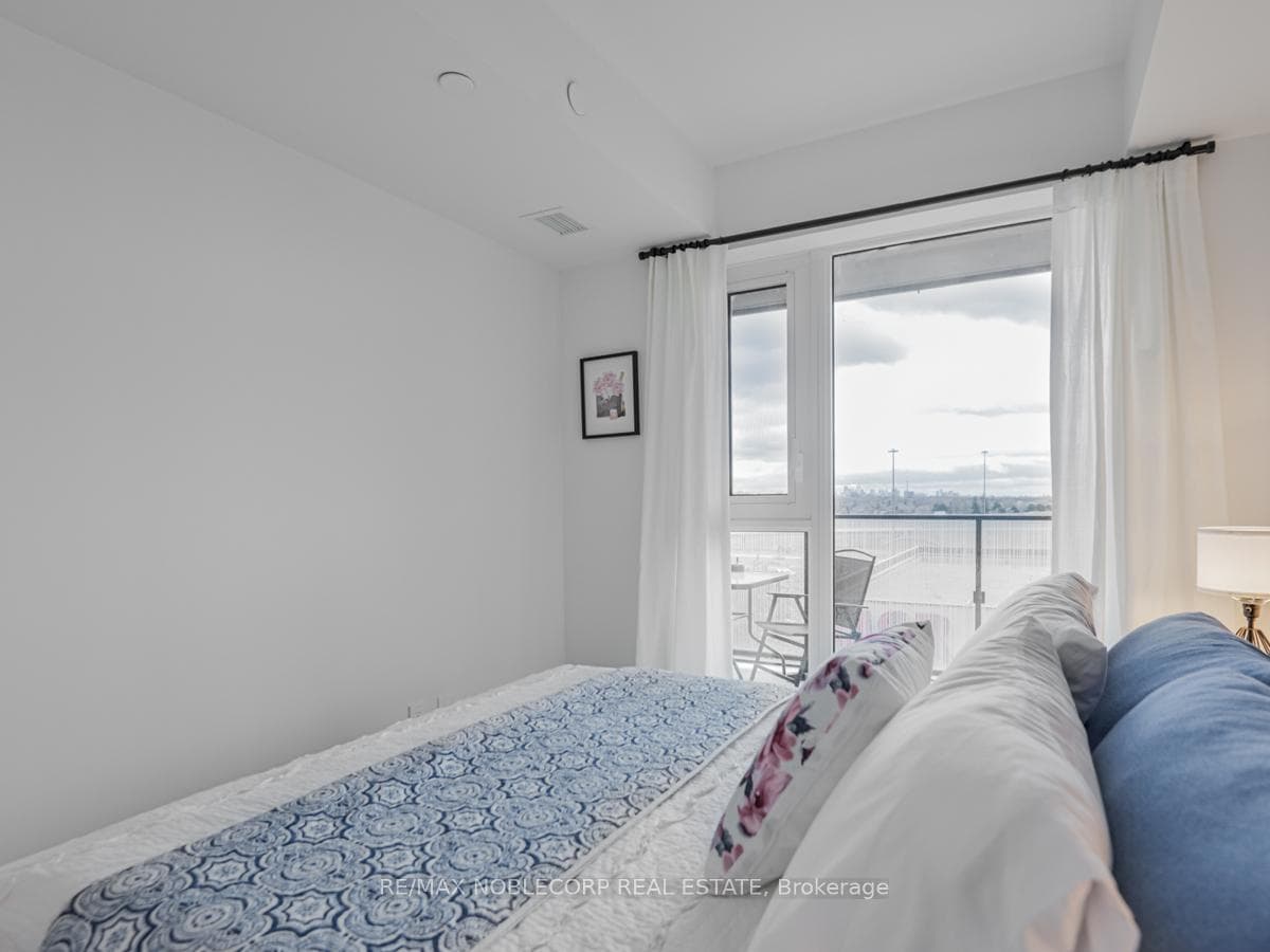 8 Tippett Road Unit 707 photo 22
