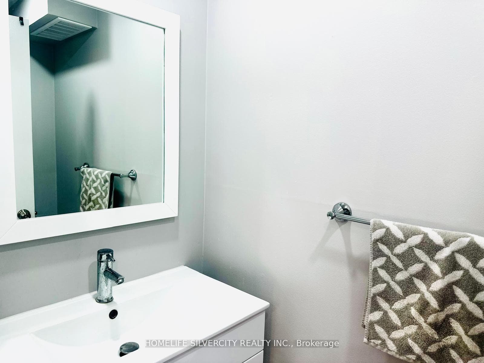 684 Hillview Road photo 14