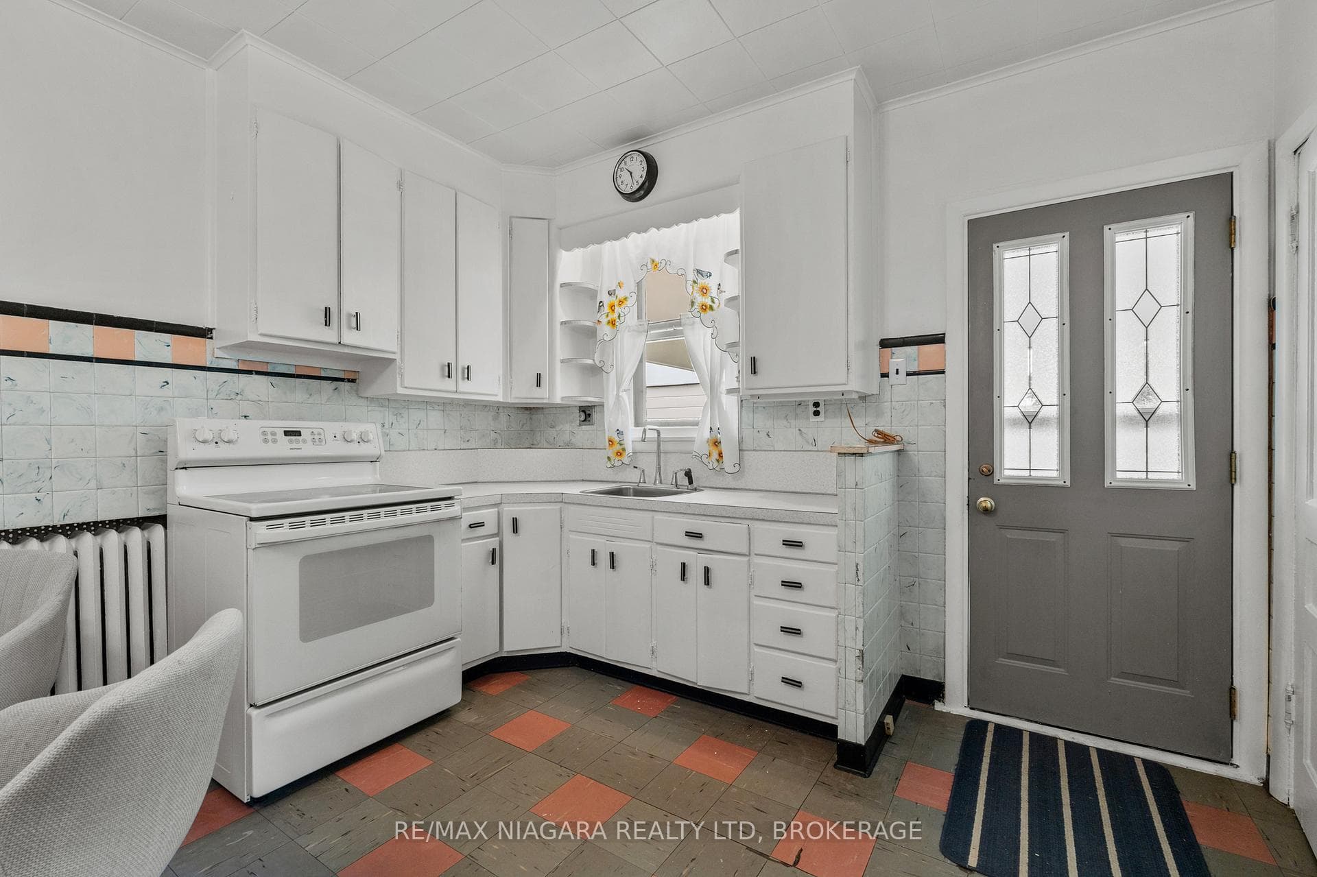 6083 Barker Street photo 12