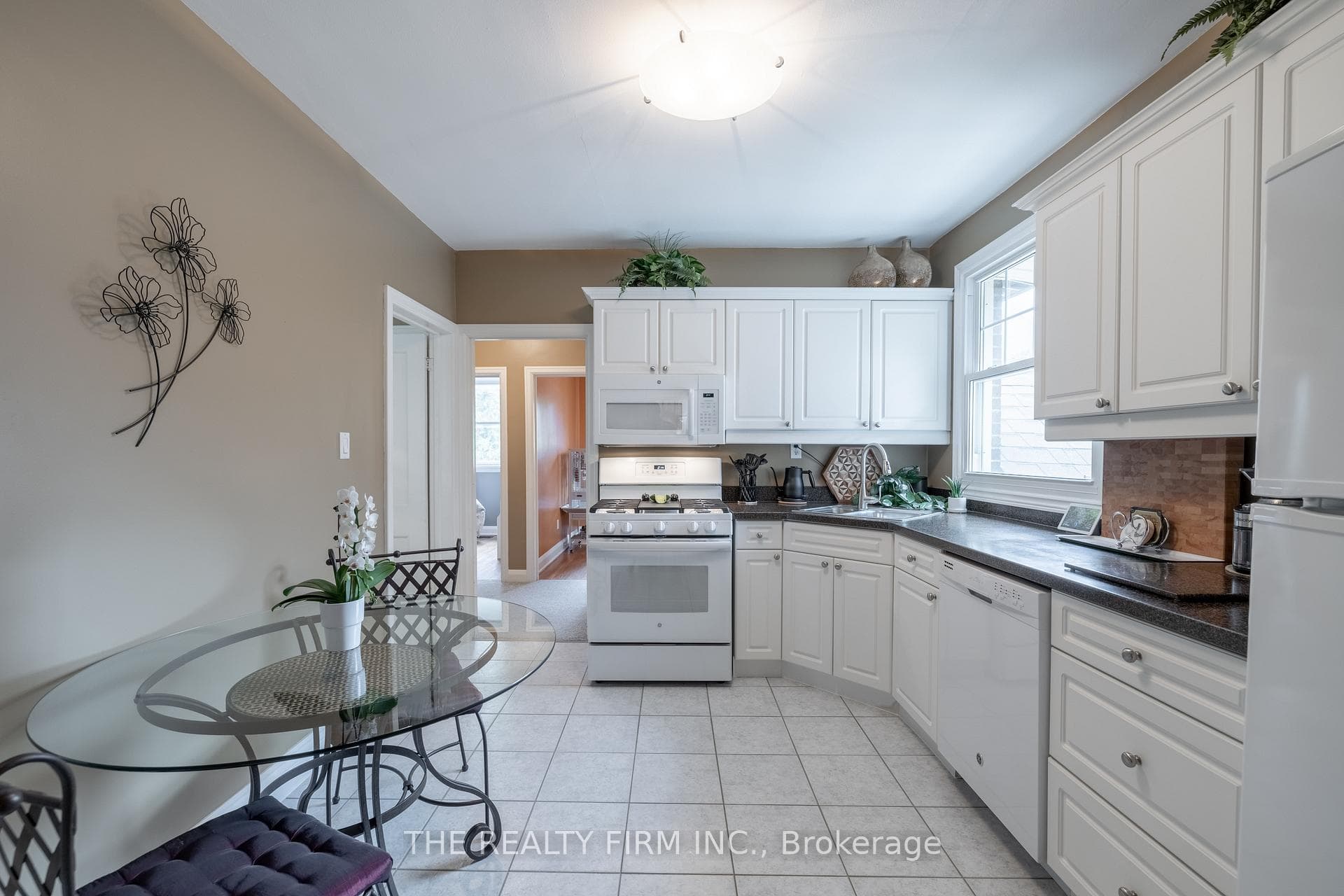 384 Spruce Street photo 12