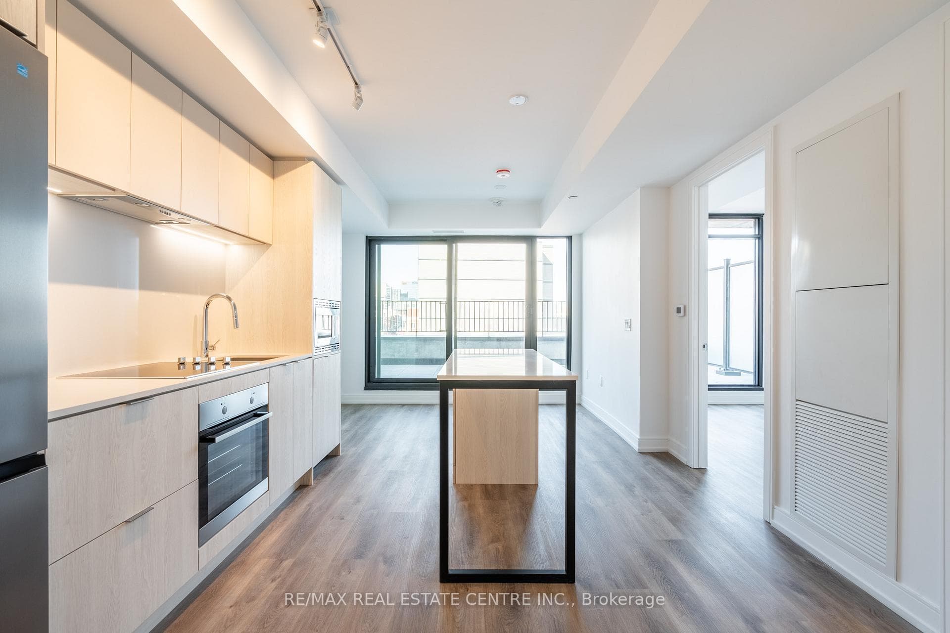 1 Jarvis Street Unit 513 photo 3