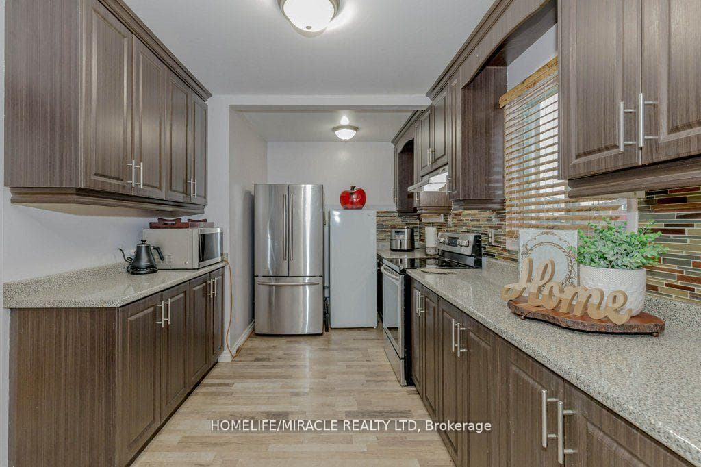 66 Ebby Avenue photo 19