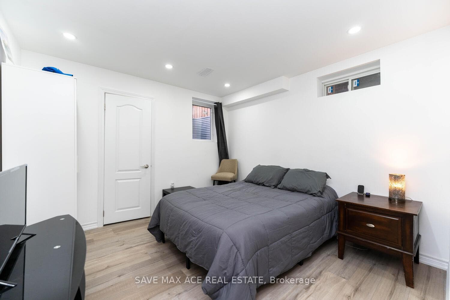 1386 Restivo Lane photo 36