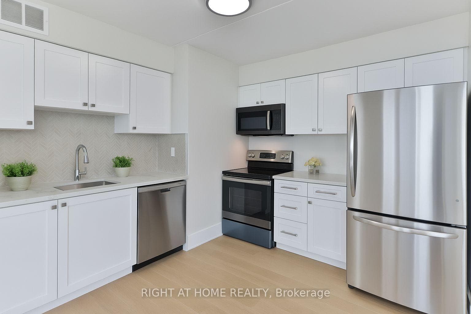 207 Galloway Road Unit 701 photo 3