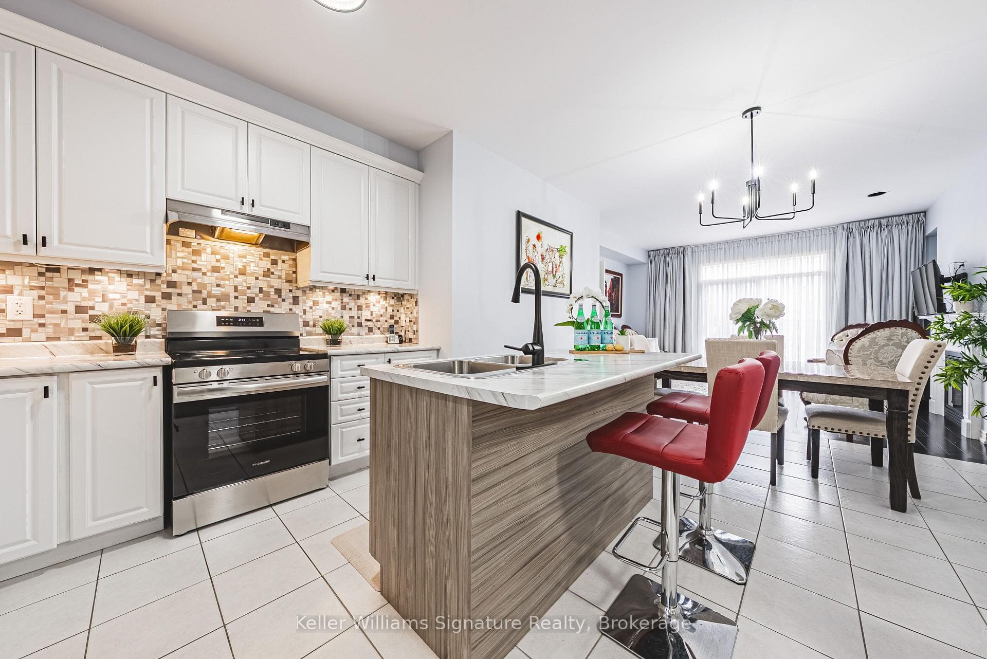 27 Dufay Road photo 5