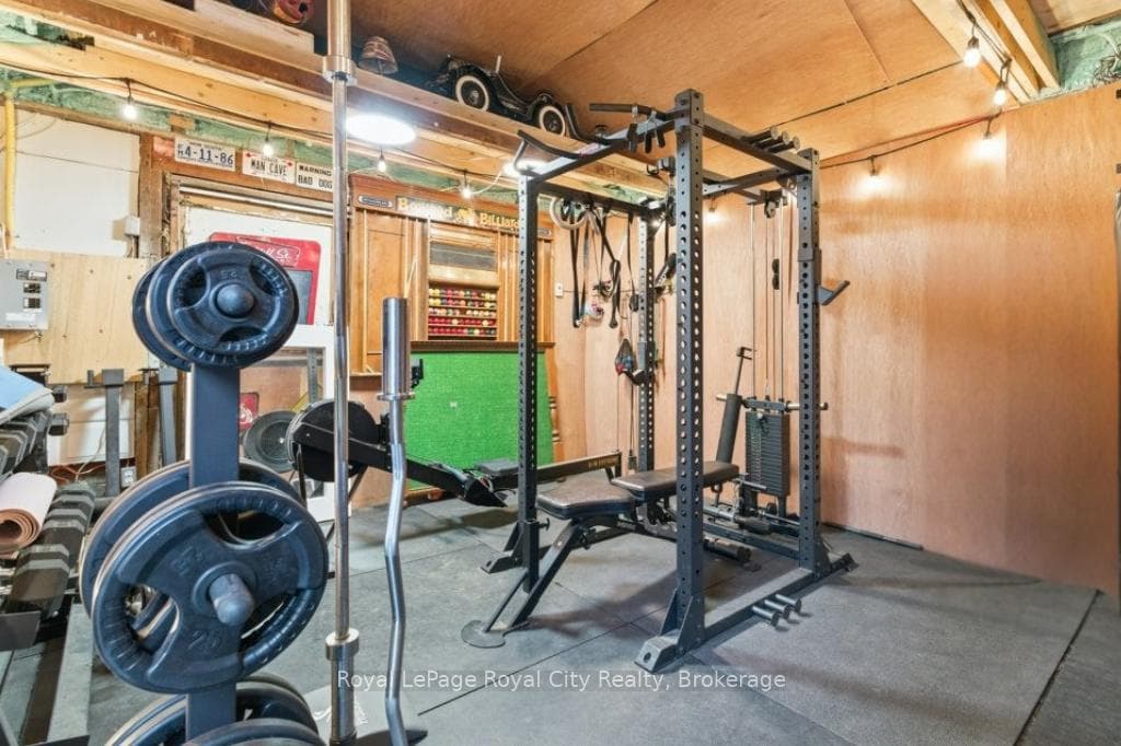 554 Woolwich Street photo 30