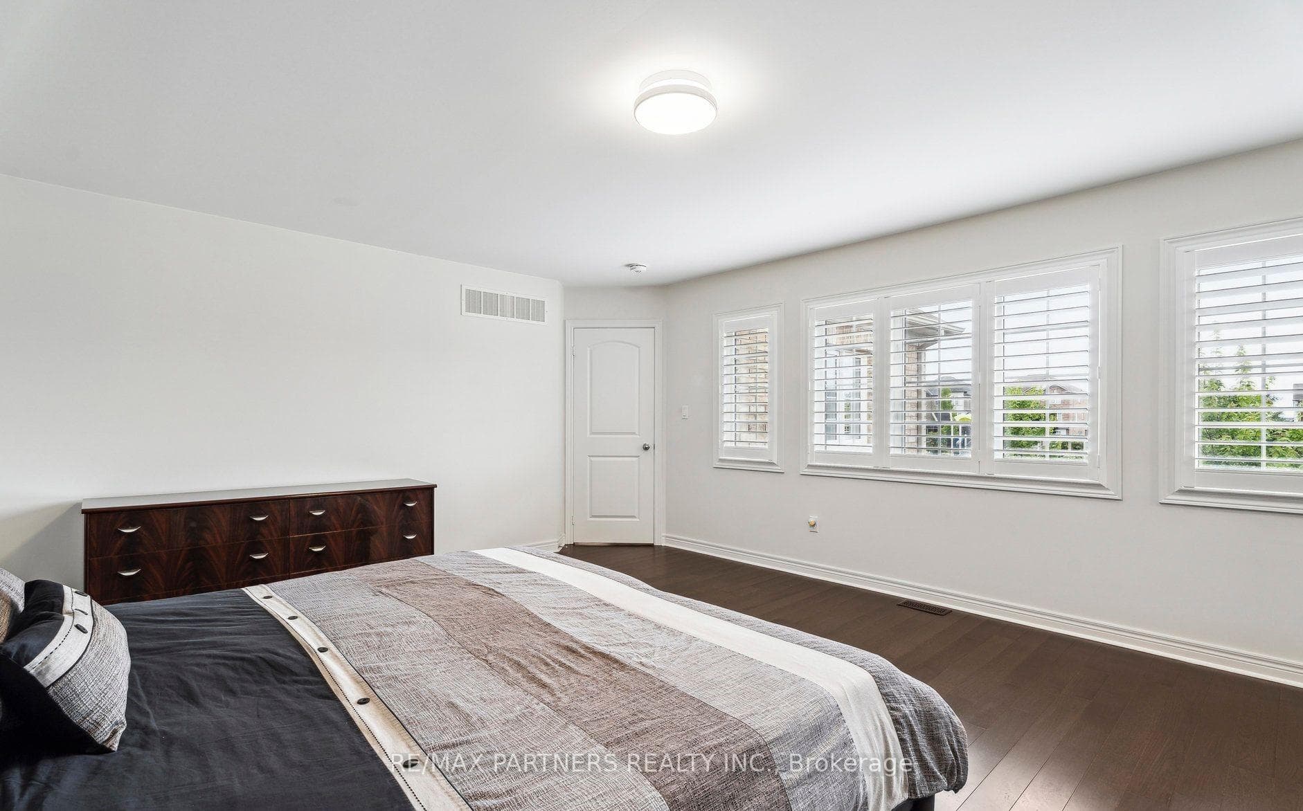 2 Portia Street photo 29