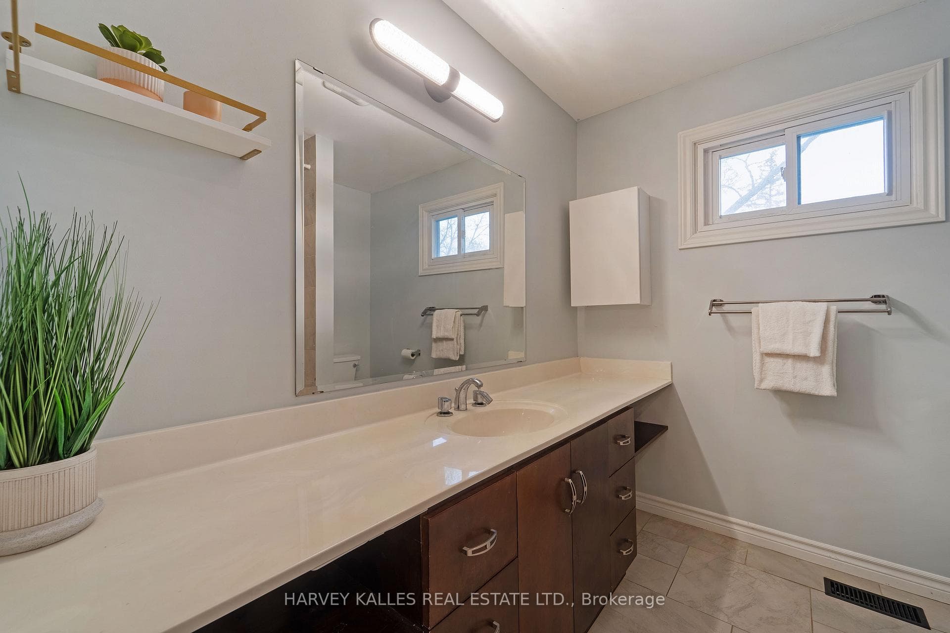 881 Chippenham Drive photo 24