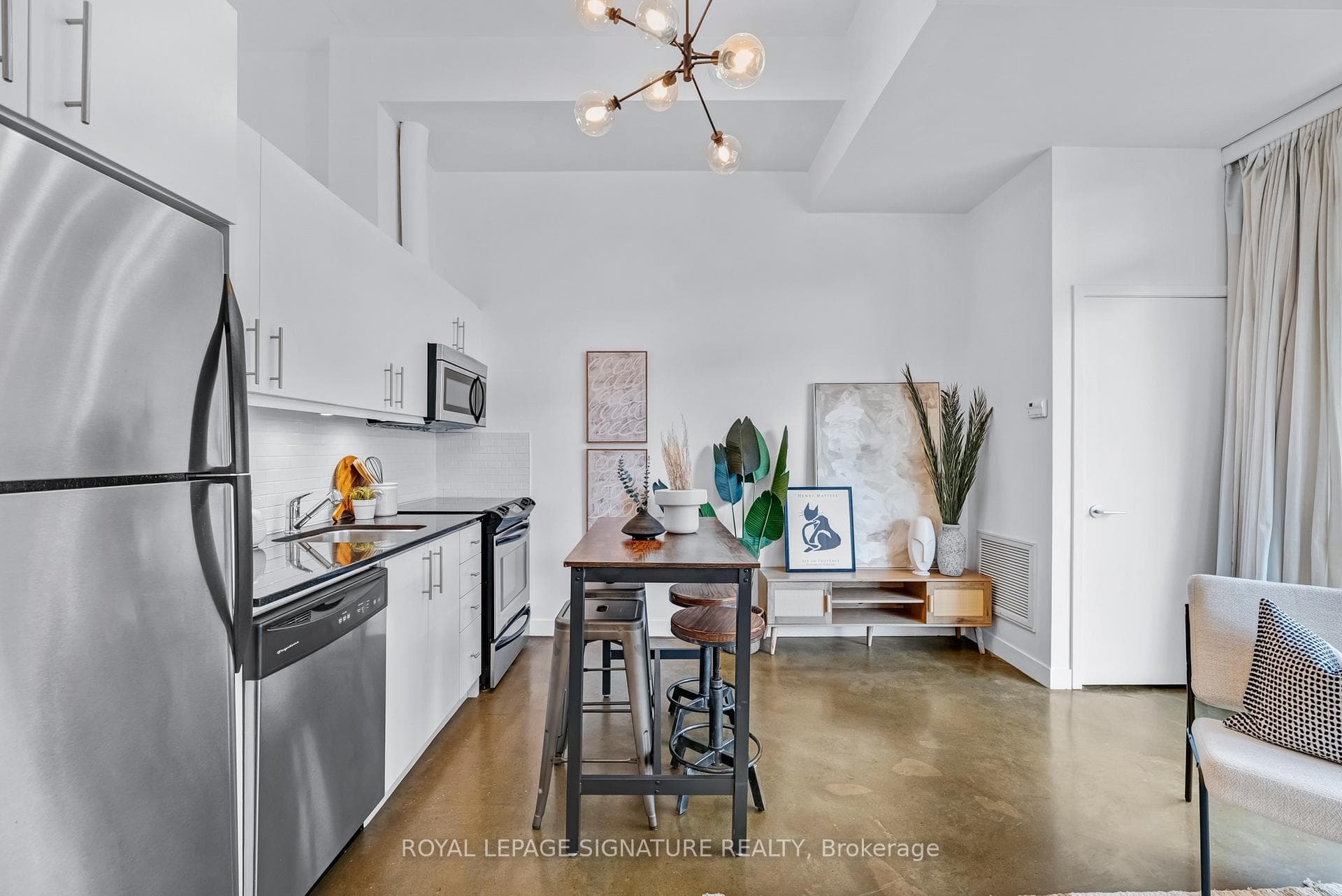 201 Carlaw Avenue Unit 201 photo 8