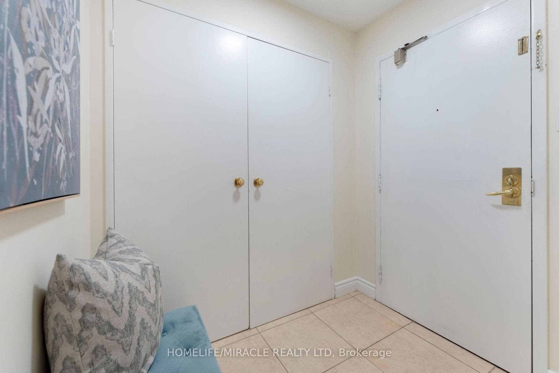 3700 Kaneff Crescent Unit 202 photo 17