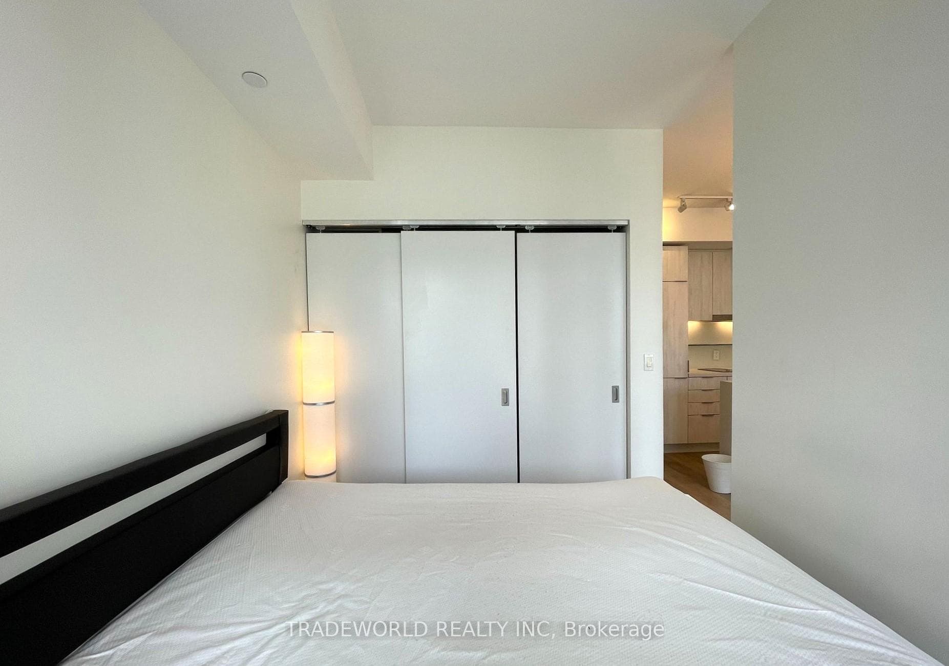 215 Queen Street Unit 2015 photo 16