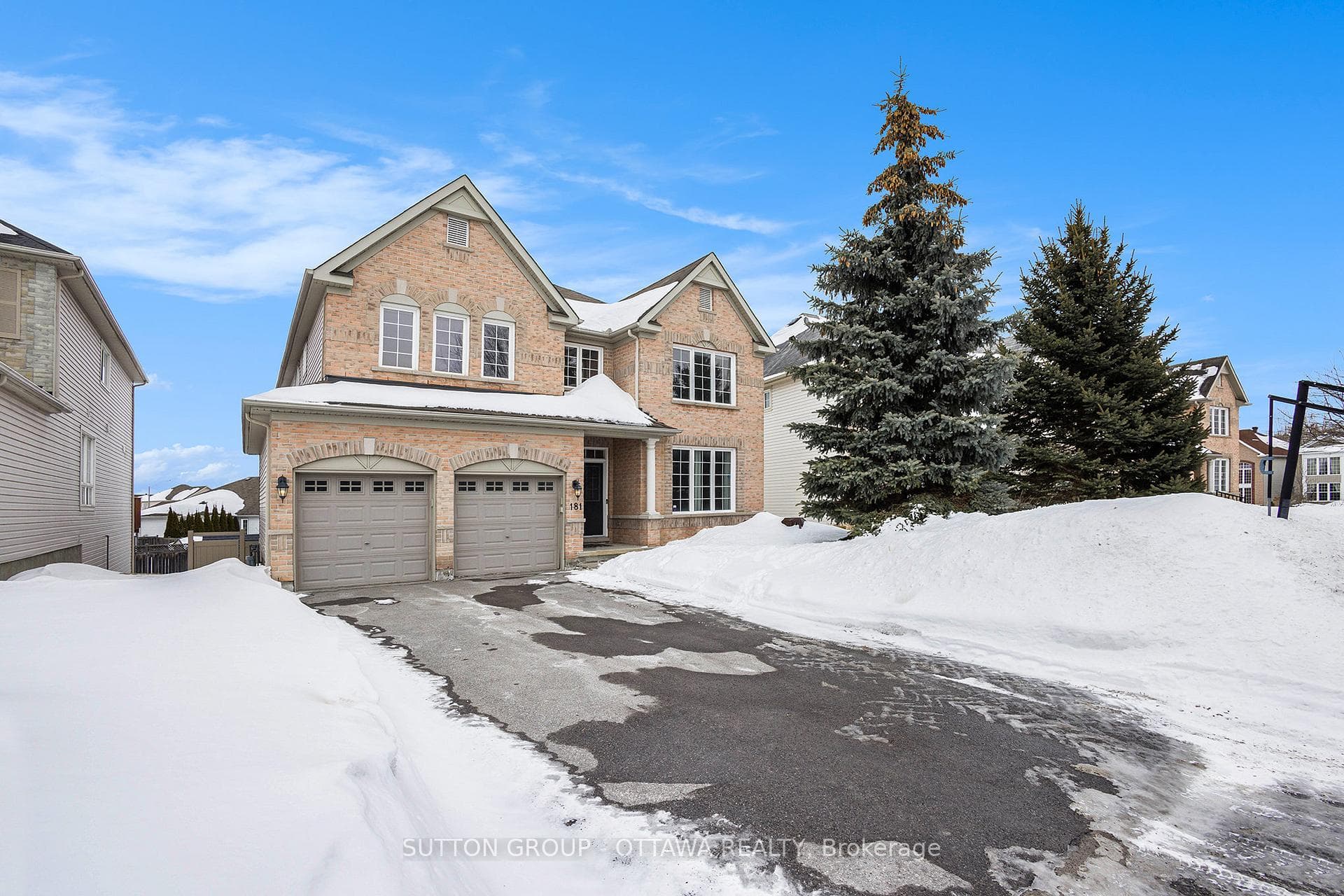 181 Windance Crescent photo 1