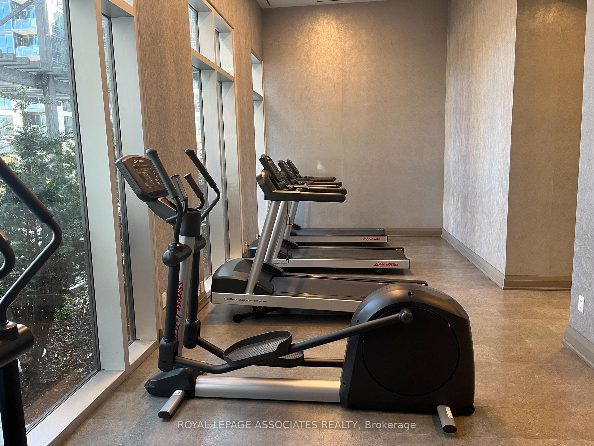 20 Meadowglen Place Unit 1605 photo 17