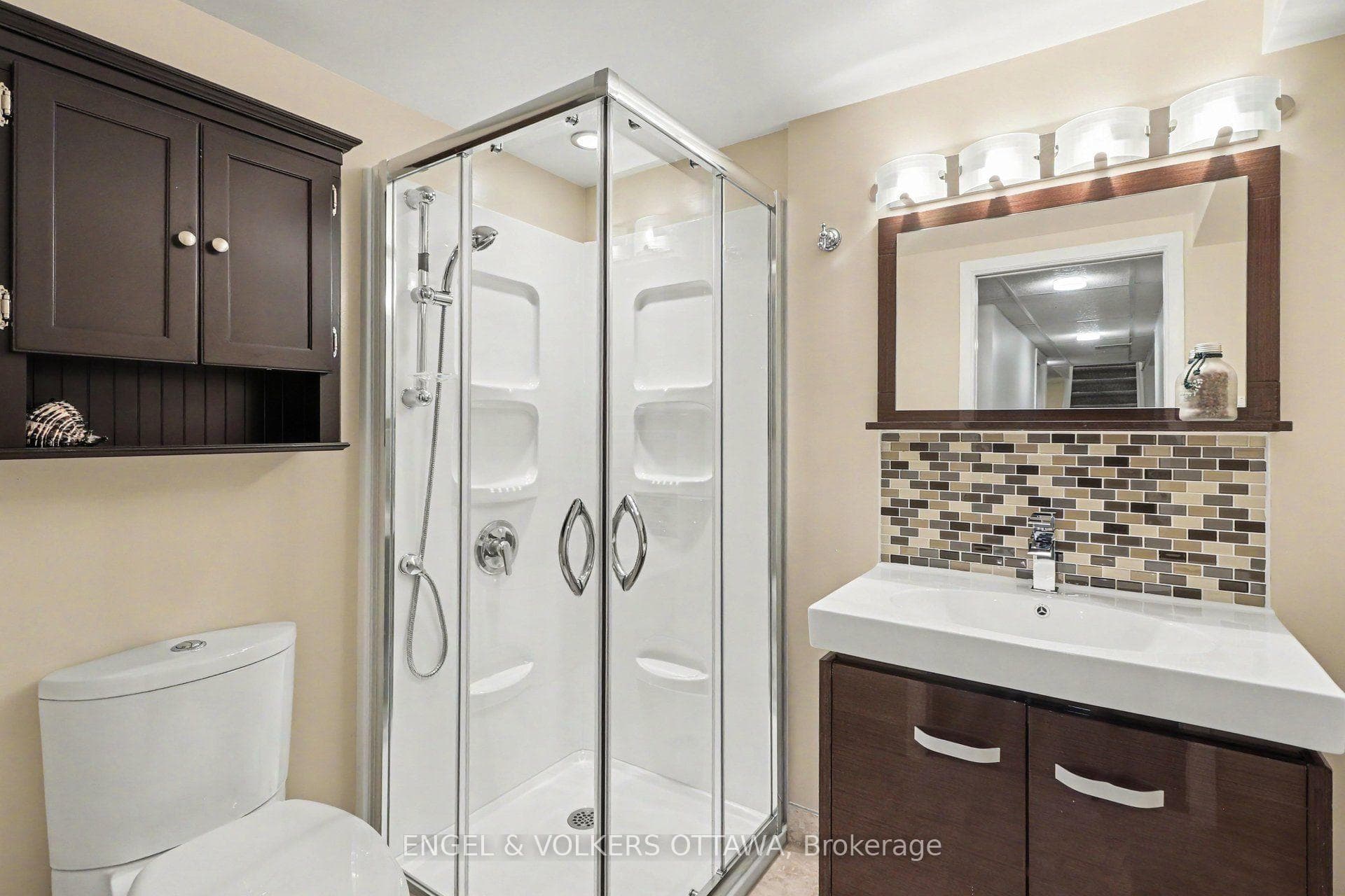 1331 Alloway Crescent photo 25