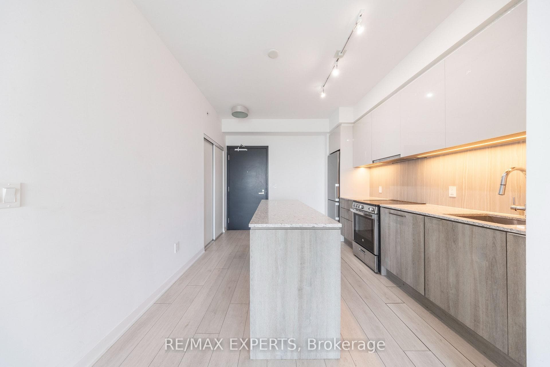 31 Tippett Road Unit 1410 photo 4