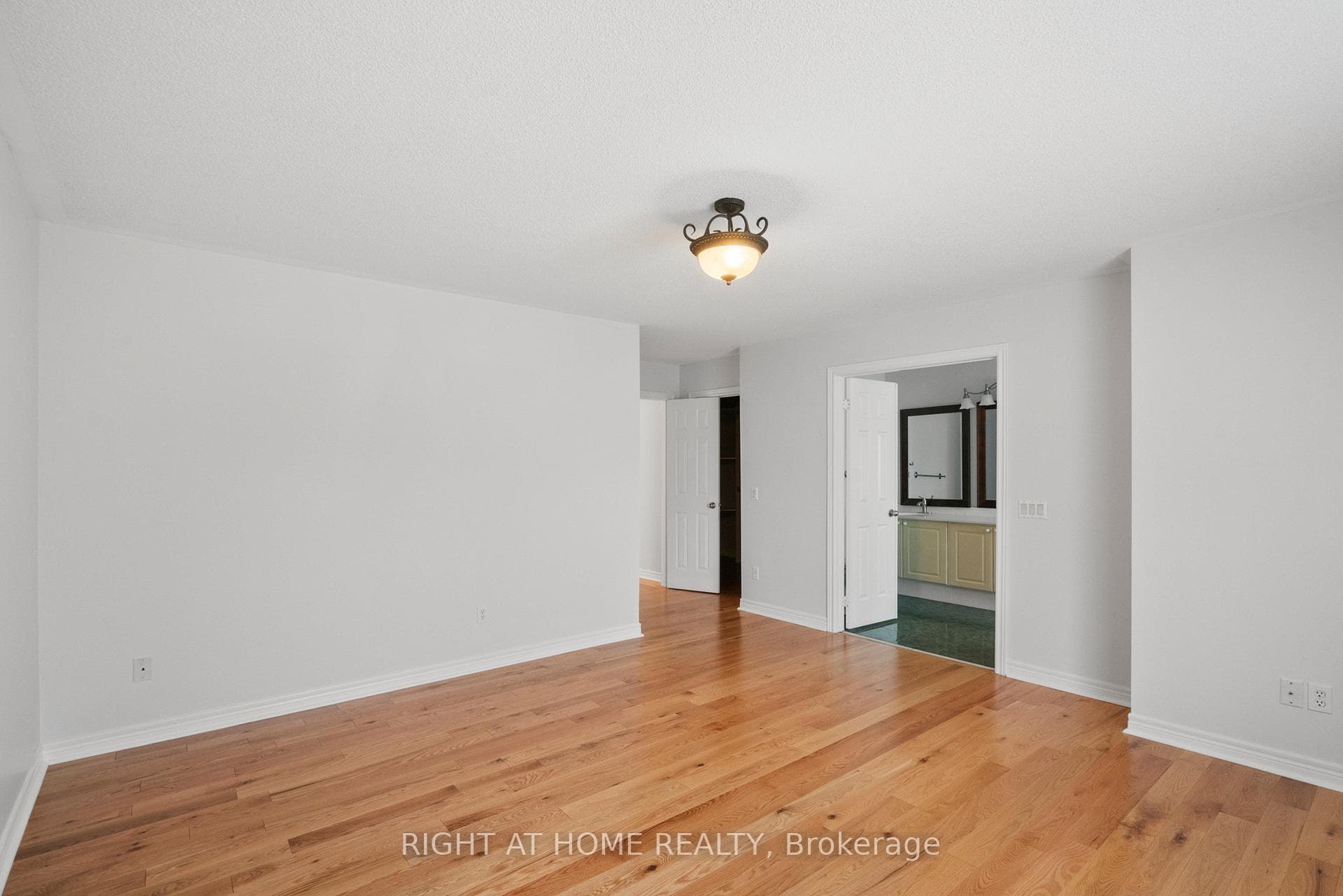16 Sylwood Crescent photo 24