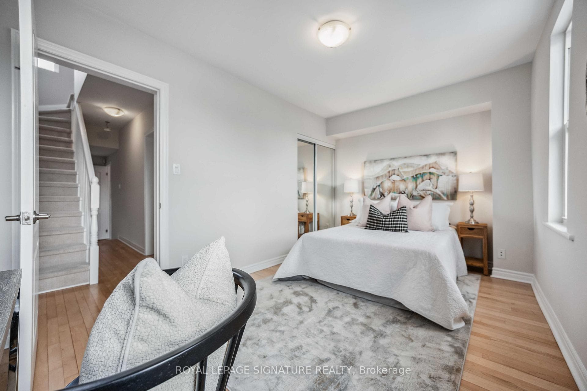 1318 Dundas Street photo 17