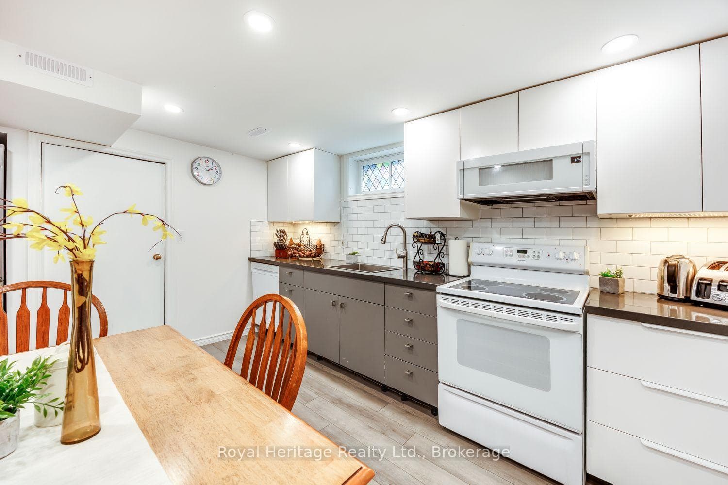 461 Gibbons Street photo 18