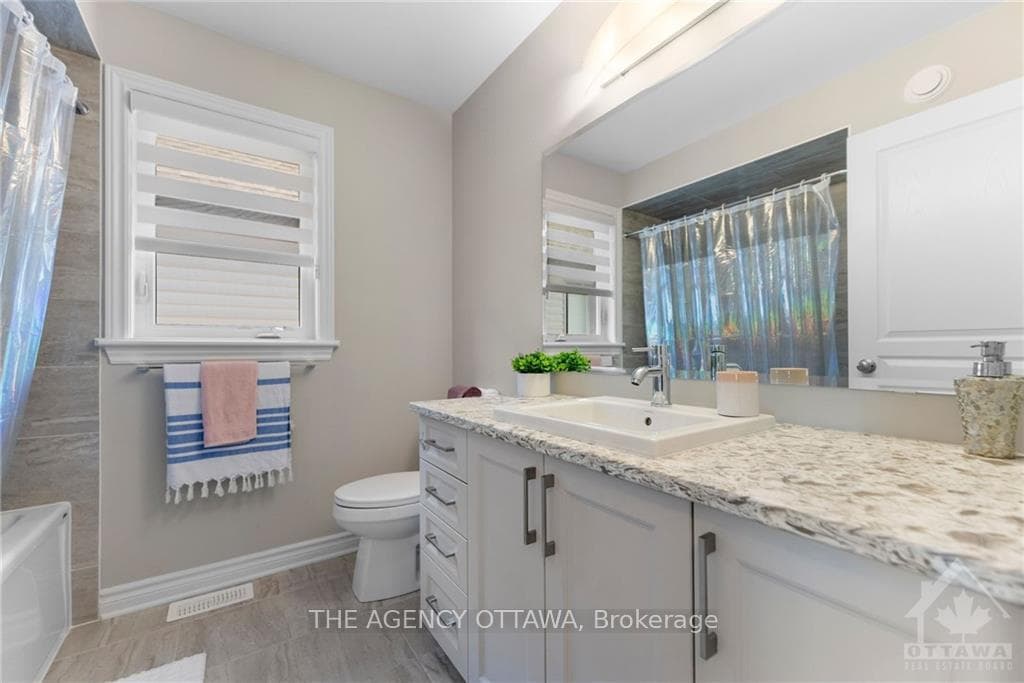 262 SHINLEAF Crescent photo 22
