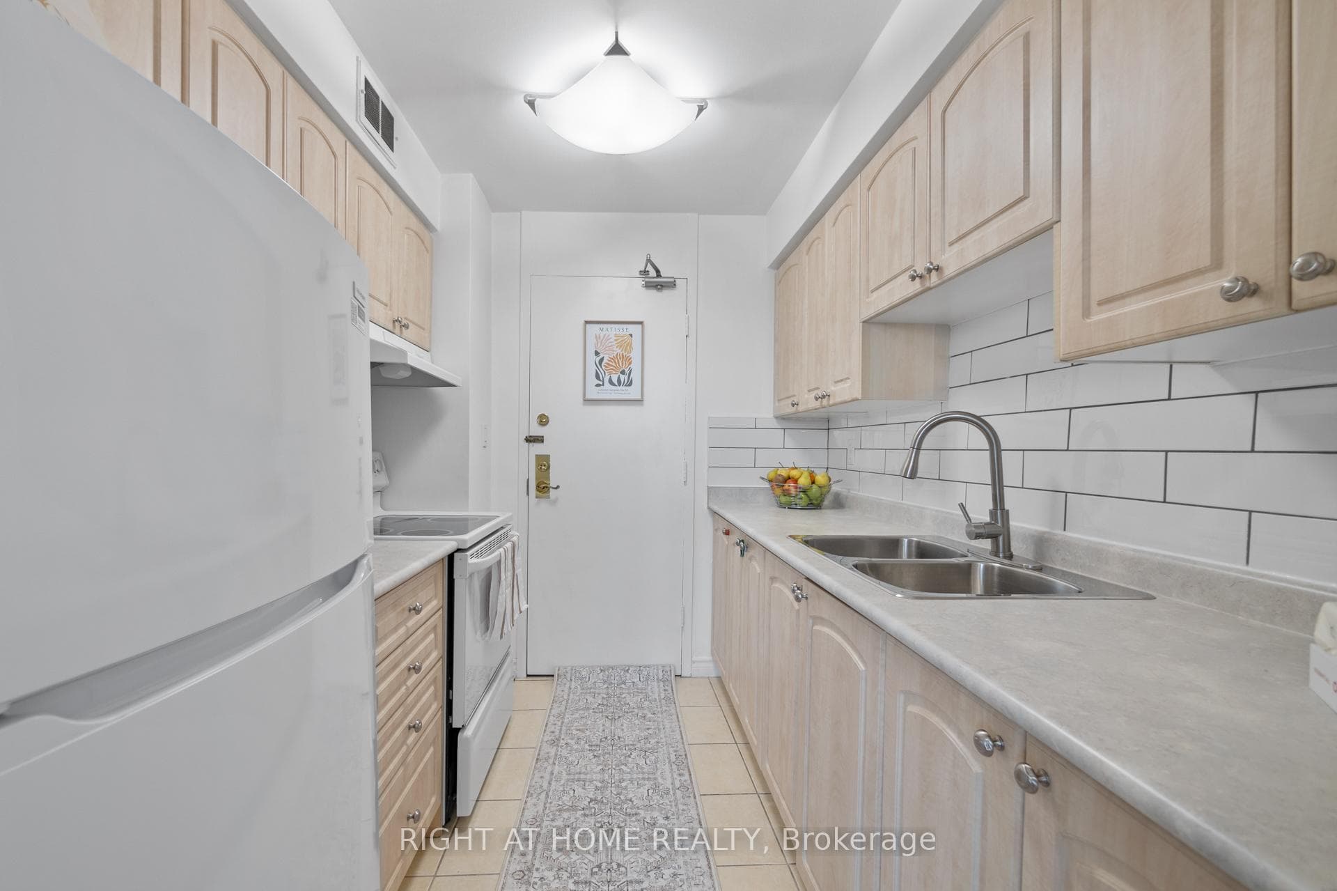 135 Antibes Drive Unit 402 photo 17