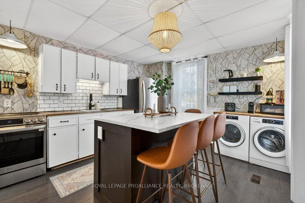 151 Adelaide Street photo 10