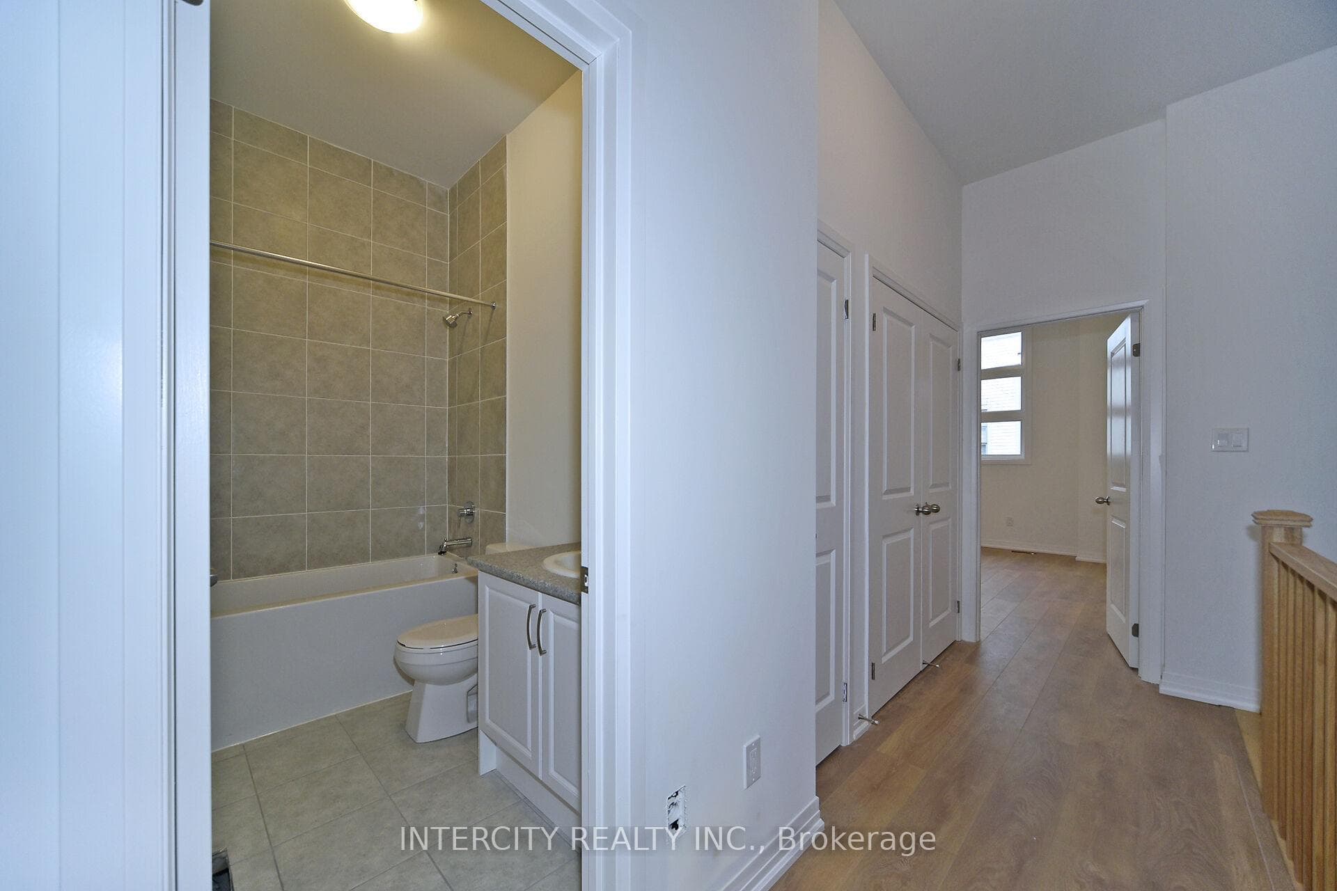 147 Markland Street photo 31