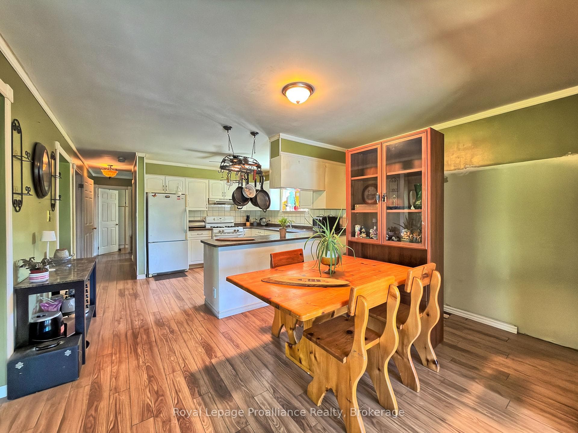 144 Wellington Street photo 8