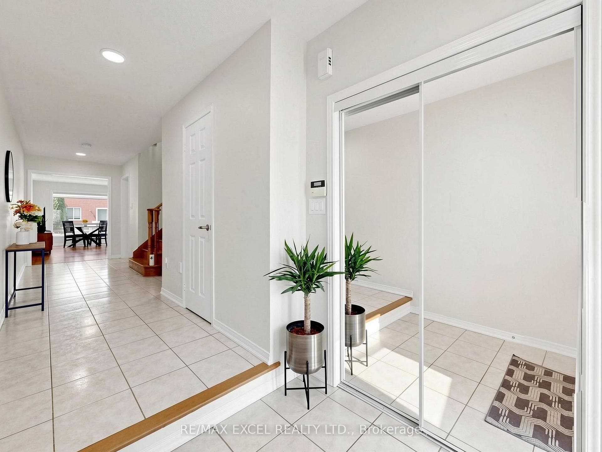 6 Barr Crescent photo 4