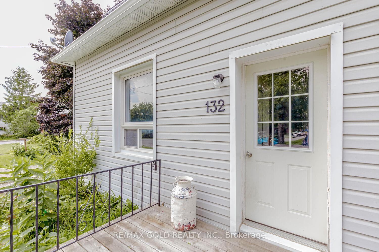 134 Owen sound Street photo 4