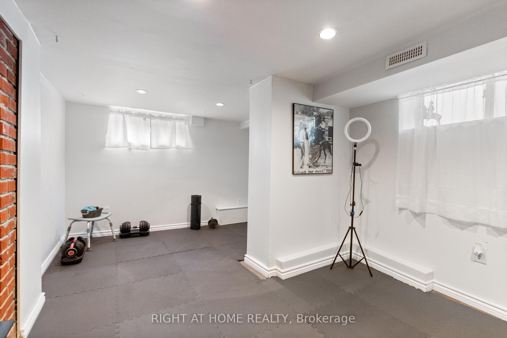 147 Harvie Avenue photo 14