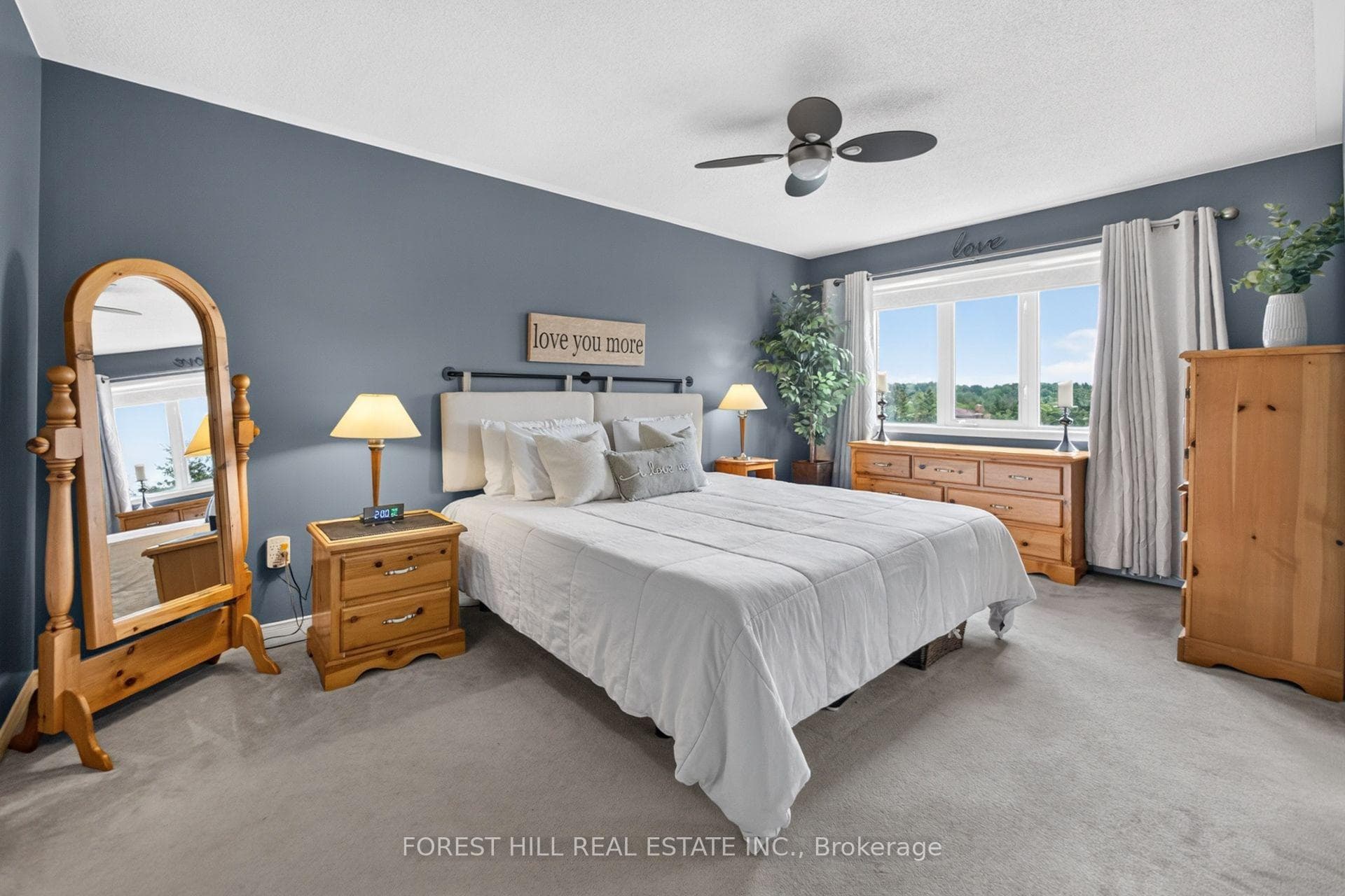 92 Senator Way photo 17